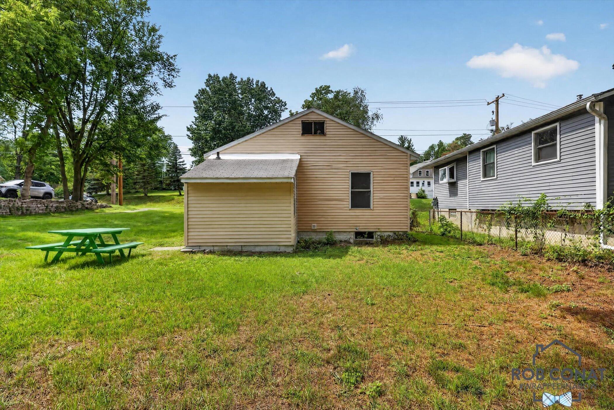 1662 Bristol Avenue NW Grand Rapids MI 49504
