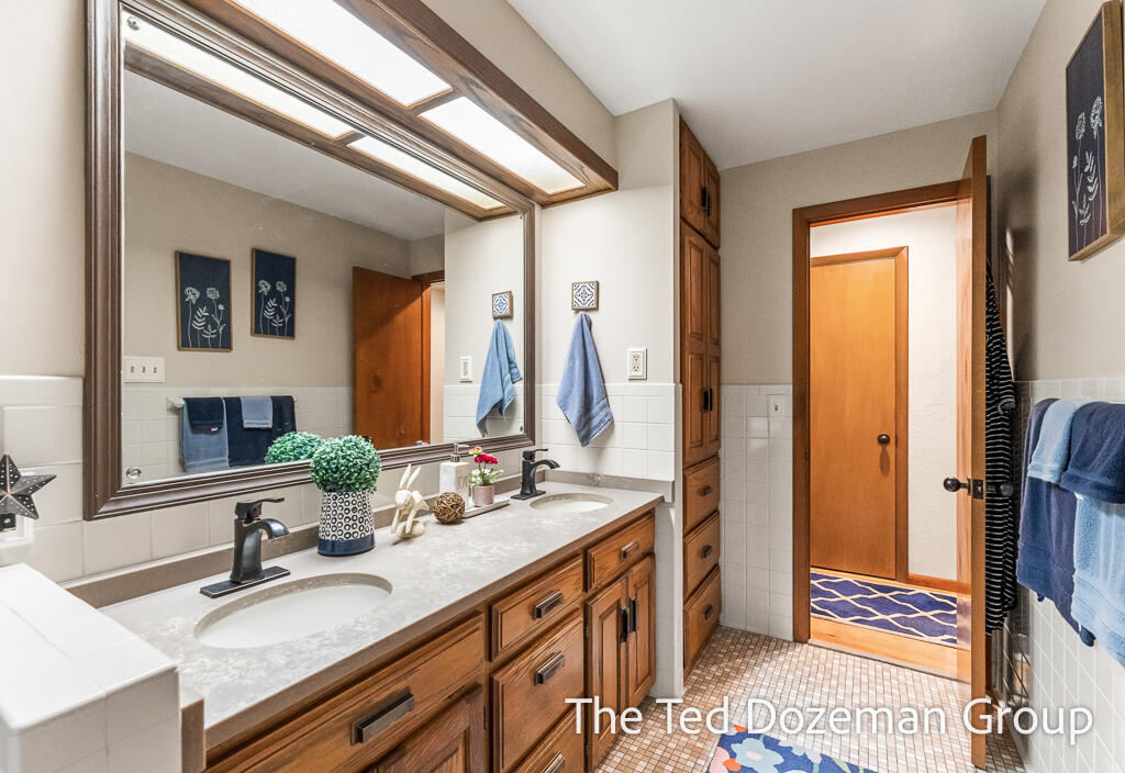 1182 Euna Vista Drive Holland MI 49423