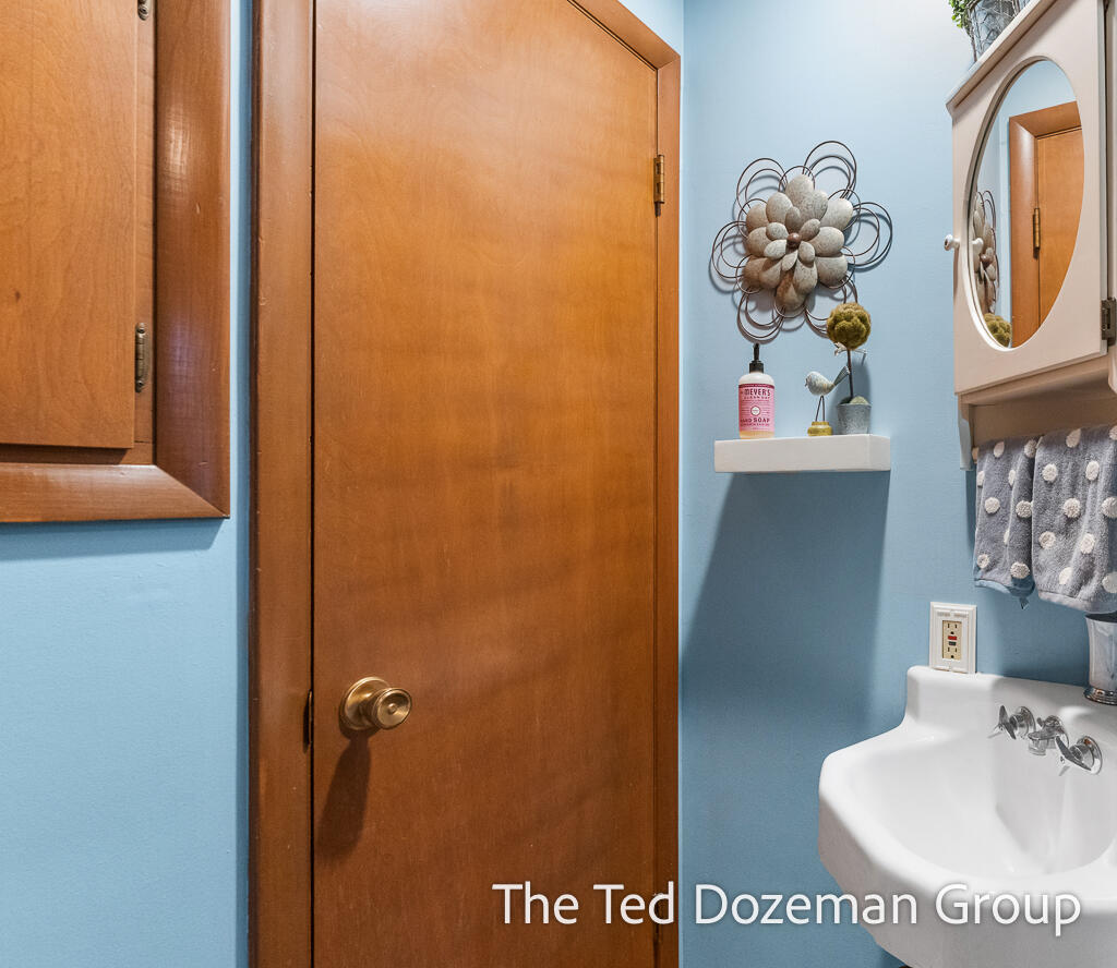 1182 Euna Vista Drive Holland MI 49423