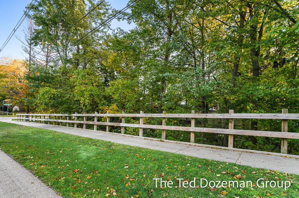1182 Euna Vista Drive Holland MI 49423