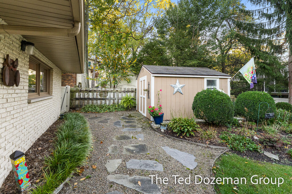 1182 Euna Vista Drive Holland MI 49423