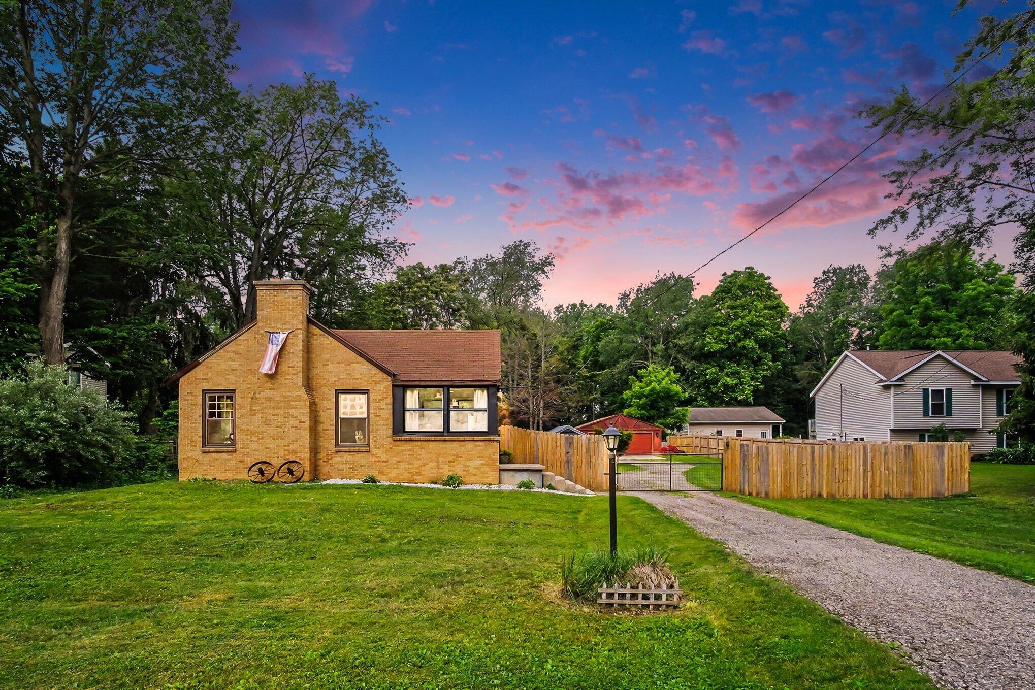 1229 Maplerow Avenue NW Grand Rapids MI 49534