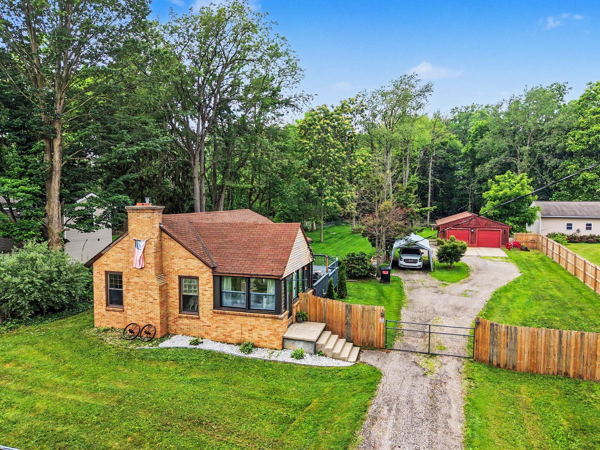 1229 Maplerow Avenue NW Grand Rapids MI 49534