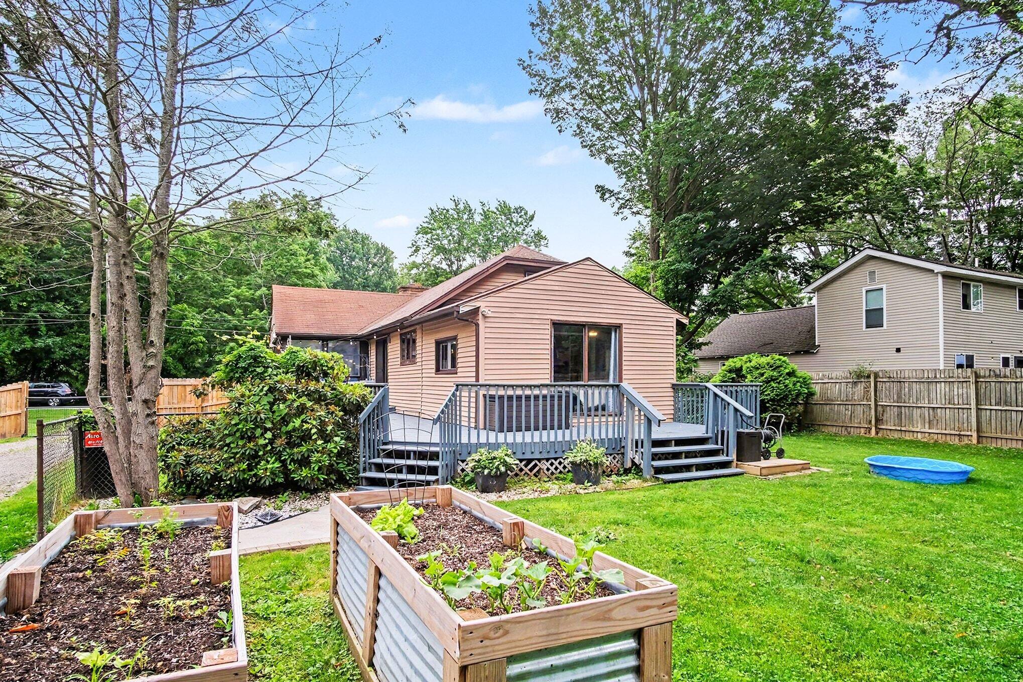 1229 Maplerow Avenue NW Grand Rapids MI 49534