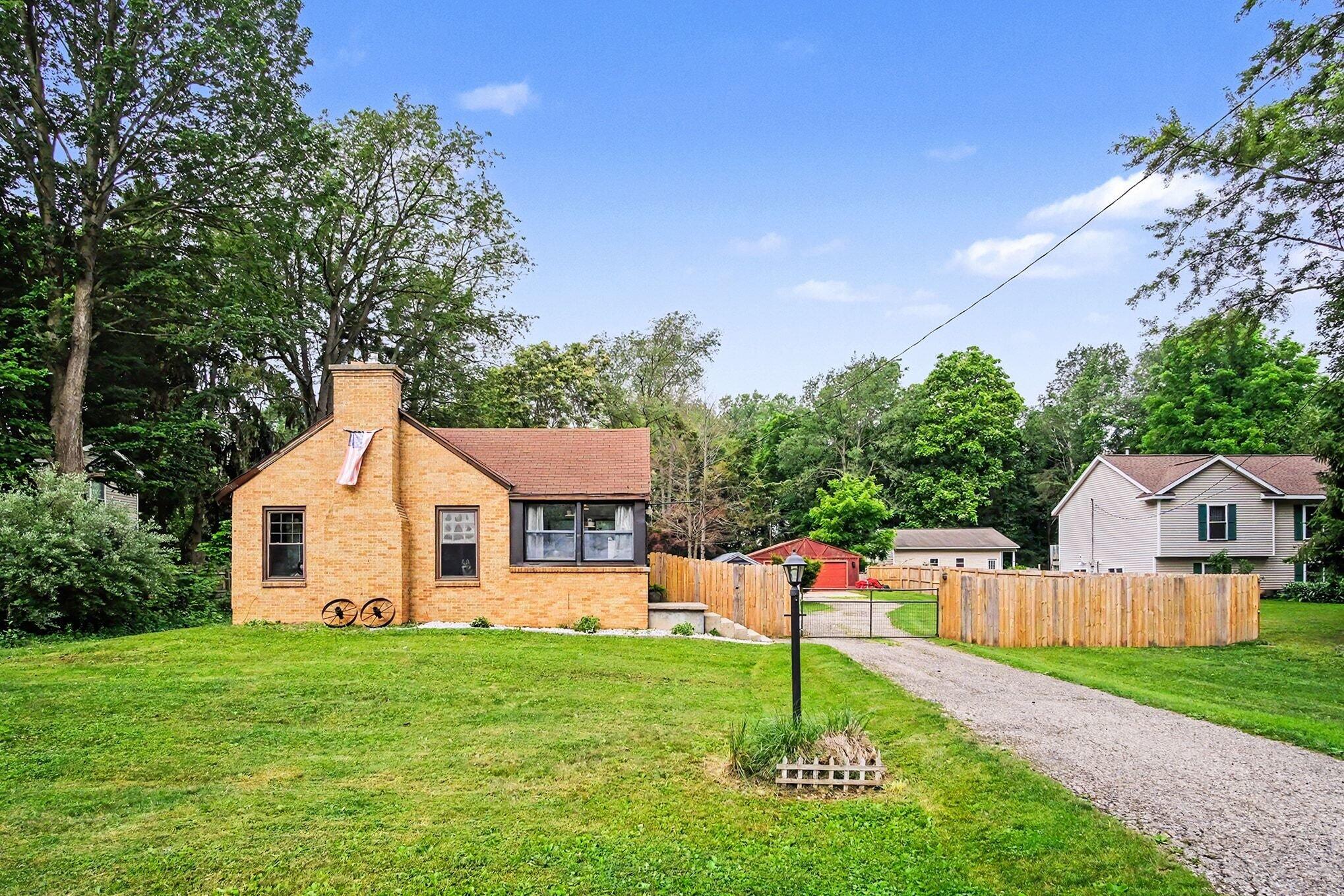 1229 Maplerow Avenue NW Grand Rapids MI 49534