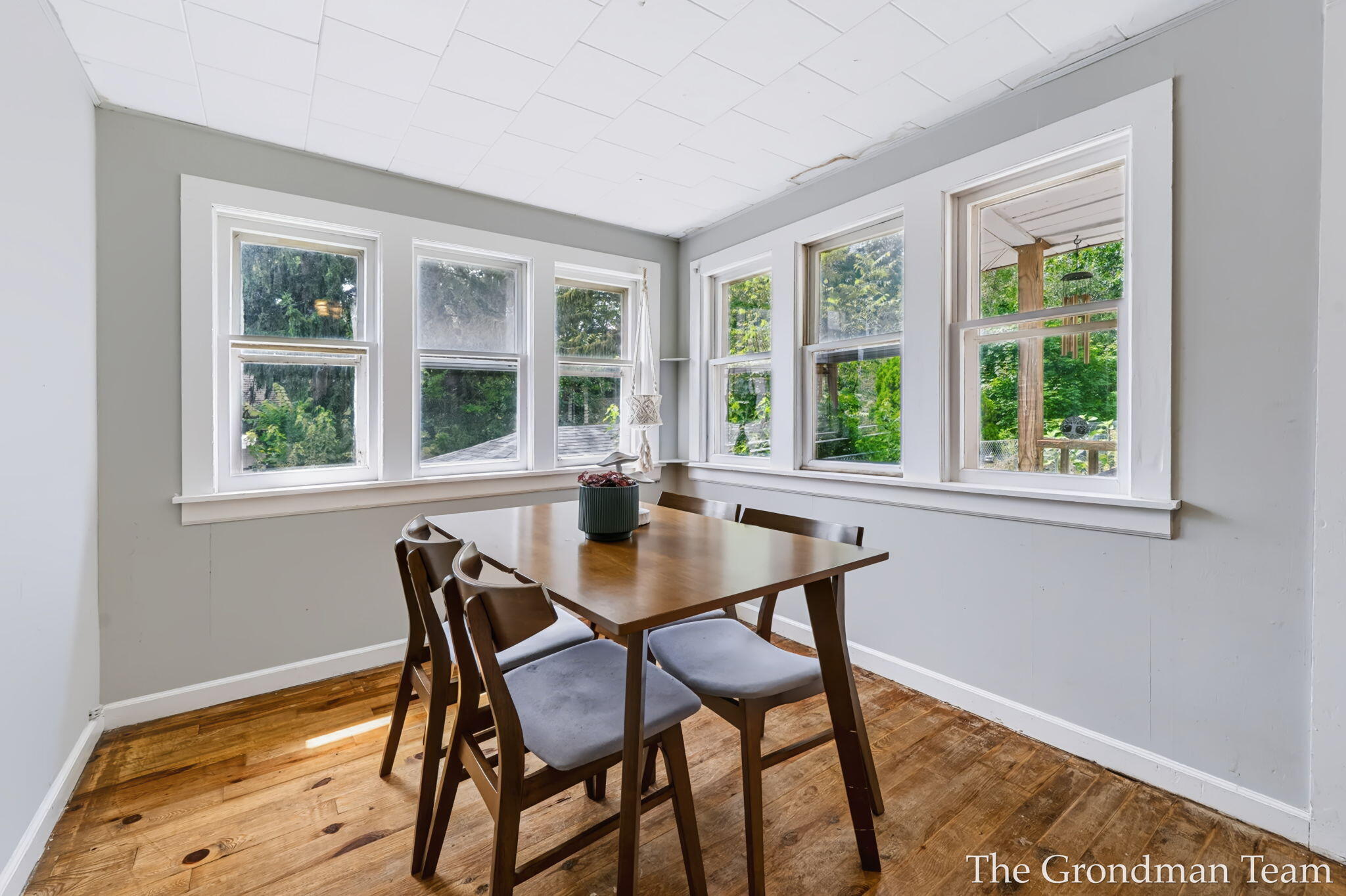 513 Spring Avenue NE Grand Rapids MI 49503