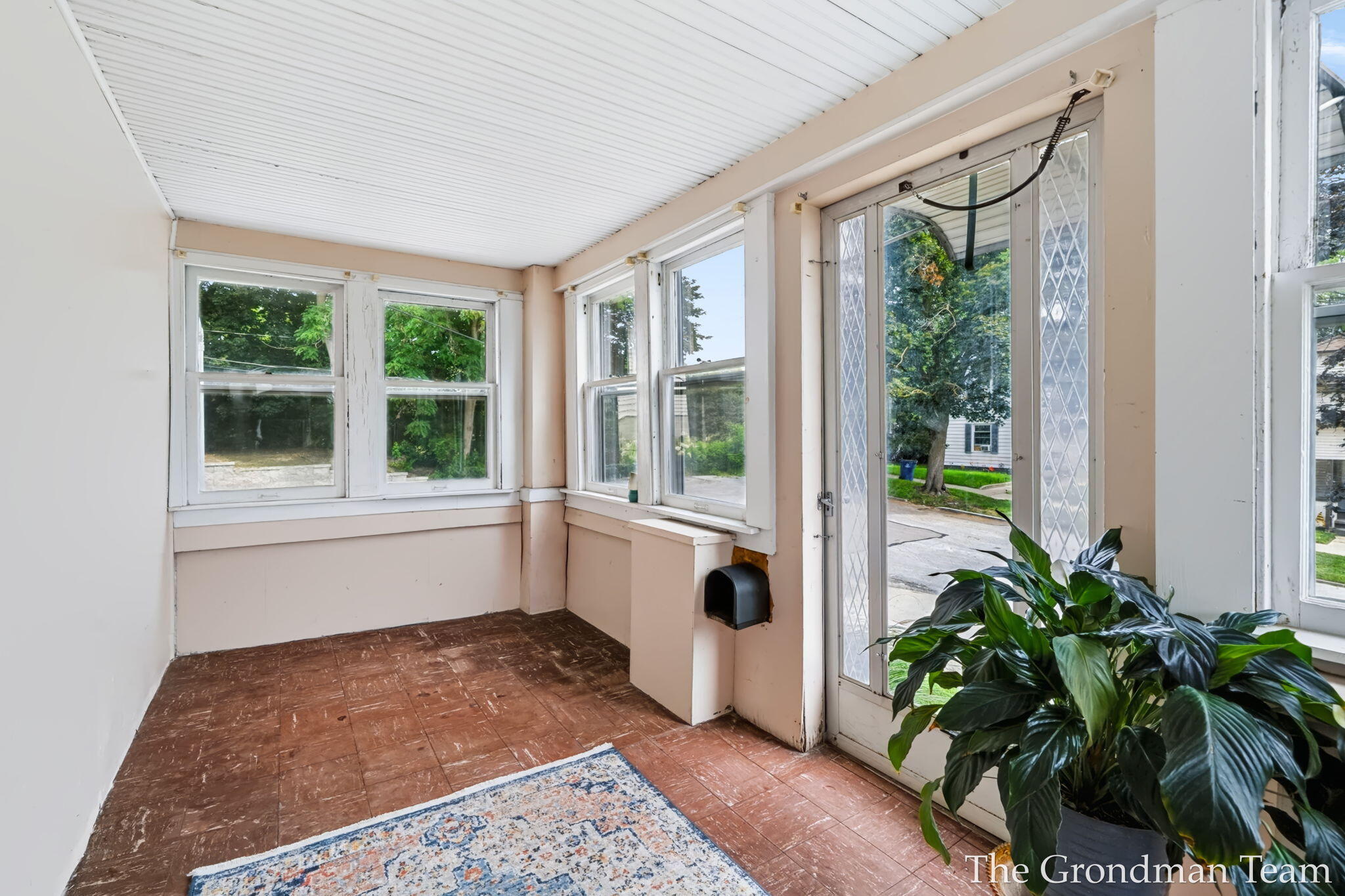513 Spring Avenue NE Grand Rapids MI 49503