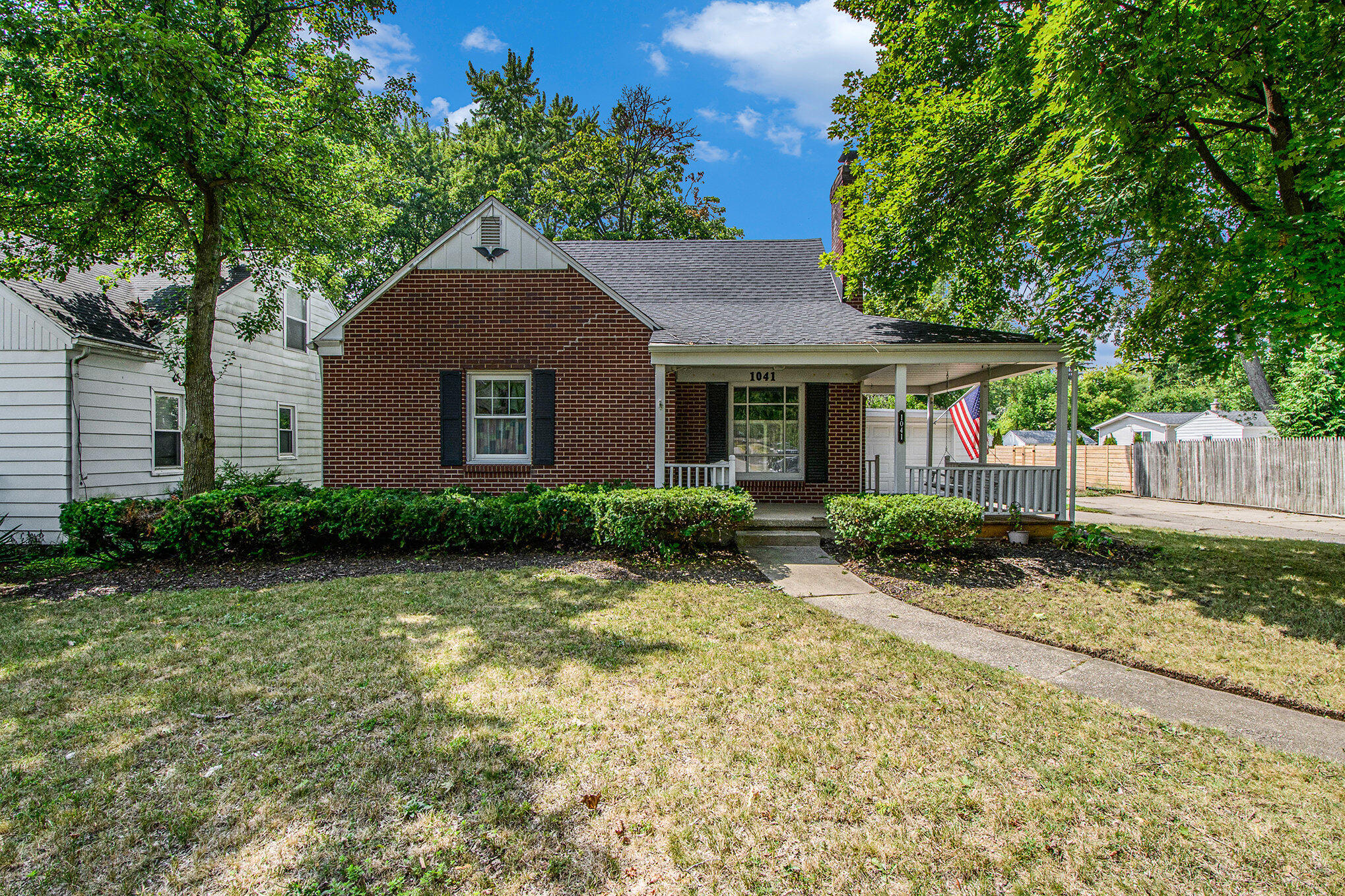 1041 Keneberry Way SE East Grand Rapids MI 49506