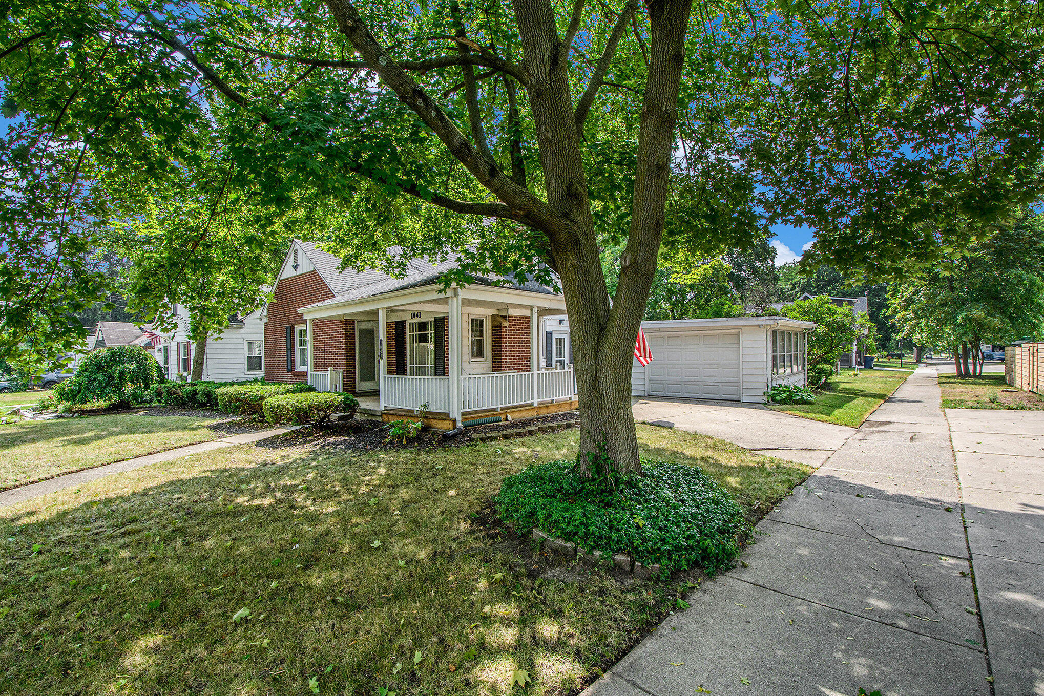 1041 Keneberry Way SE East Grand Rapids MI 49506