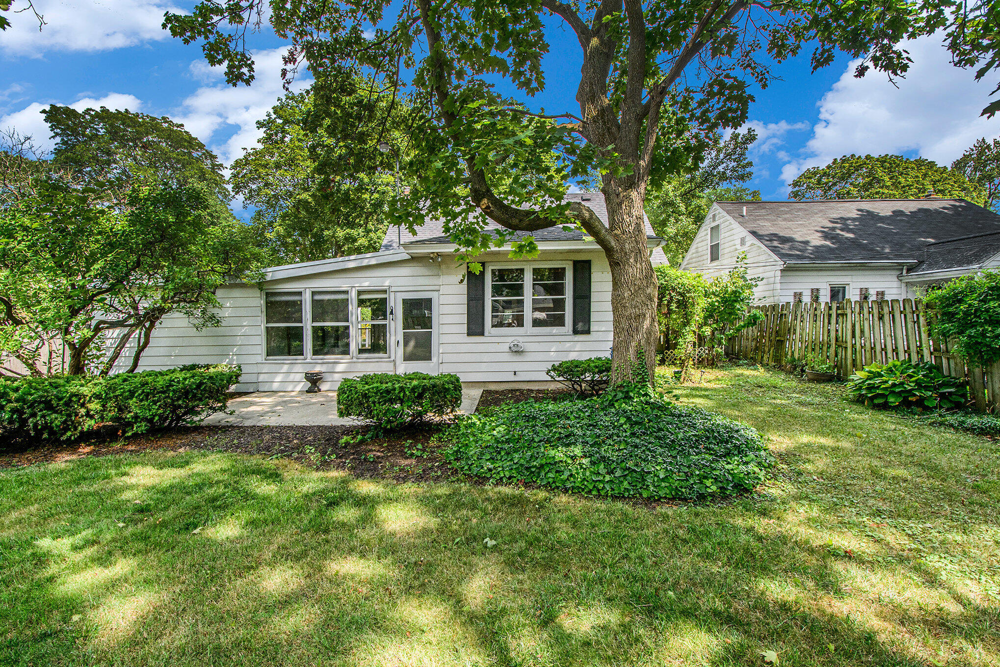 1041 Keneberry Way SE East Grand Rapids MI 49506