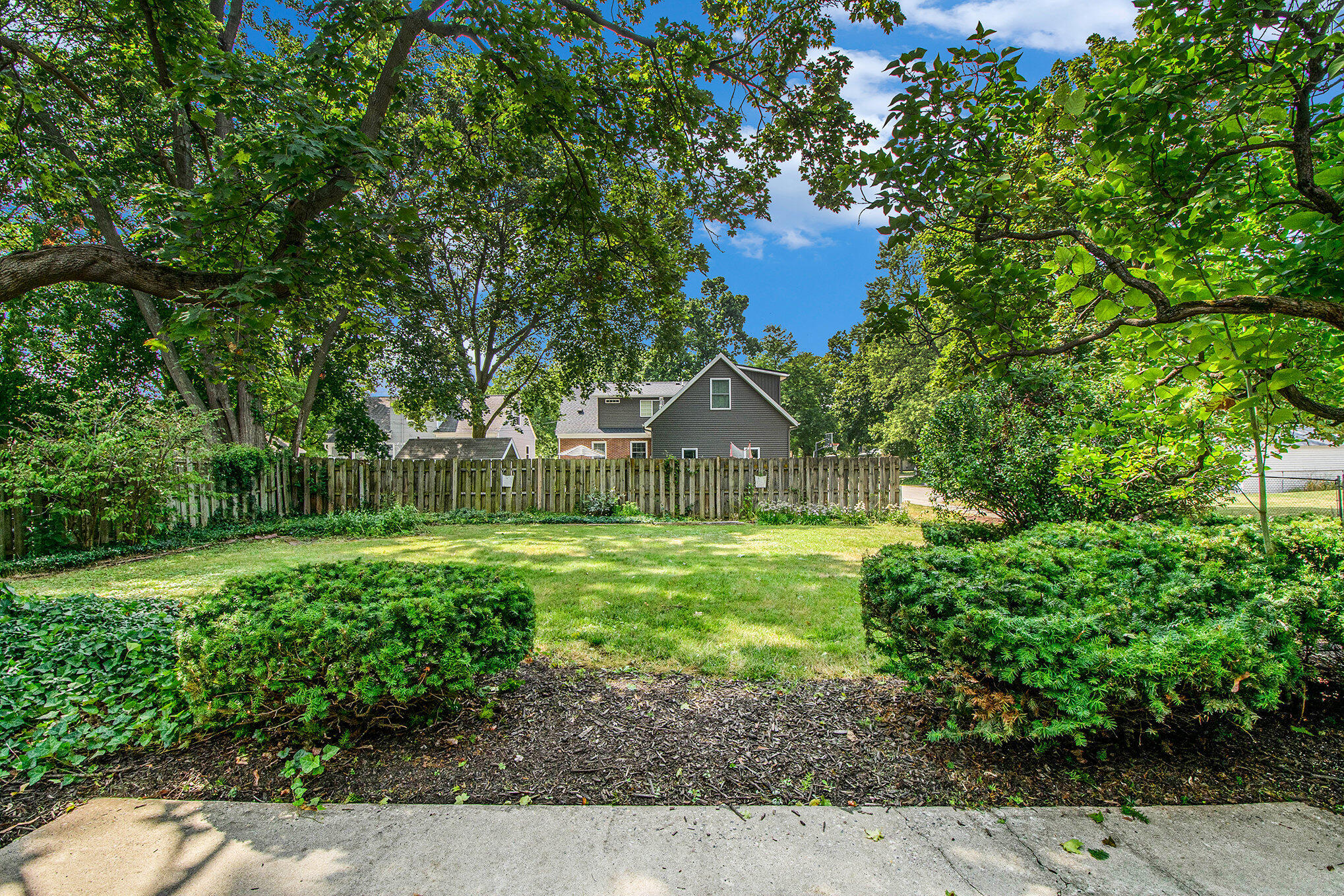 1041 Keneberry Way SE East Grand Rapids MI 49506