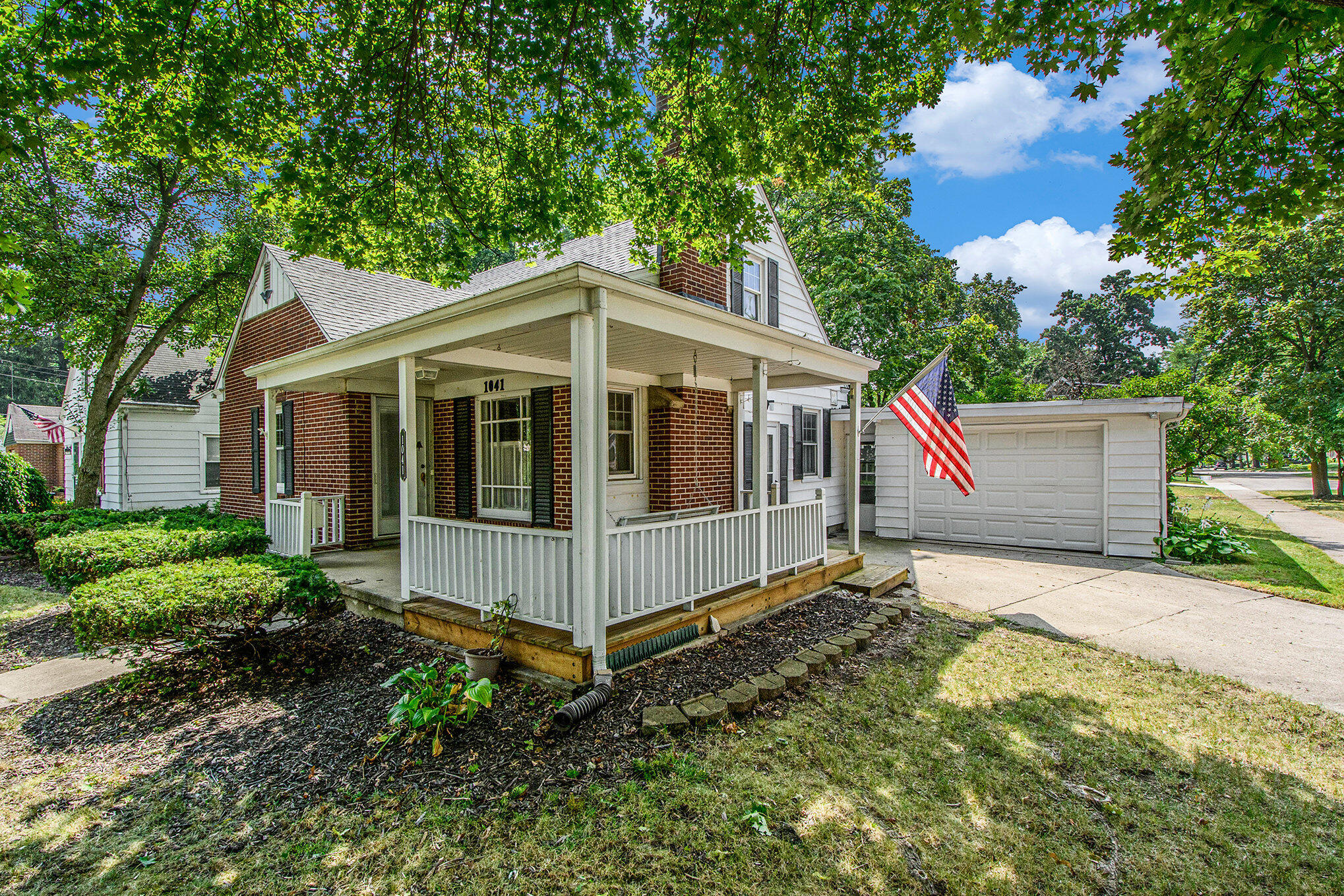 1041 Keneberry Way SE East Grand Rapids MI 49506