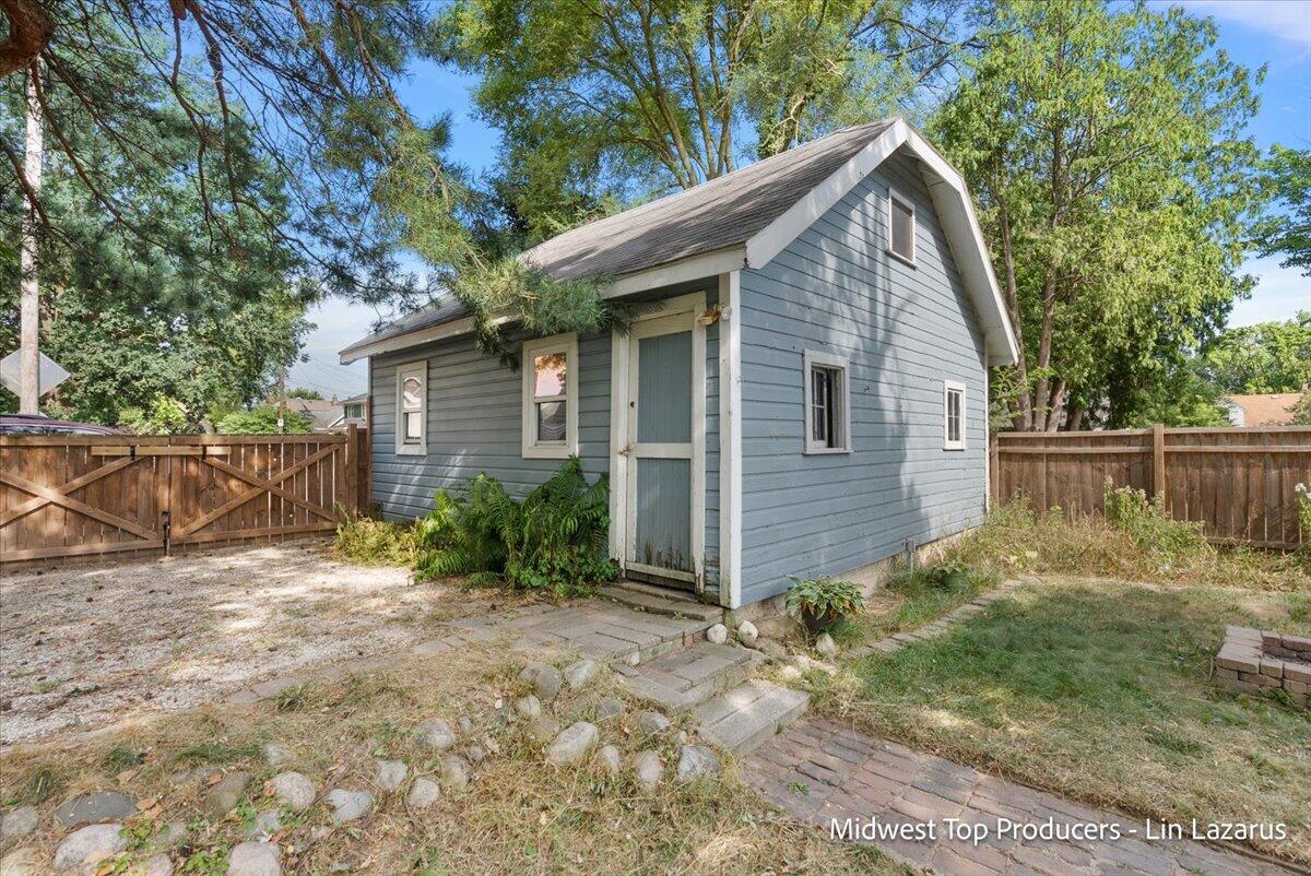 125 Mack Avenue NE Grand Rapids MI 49503