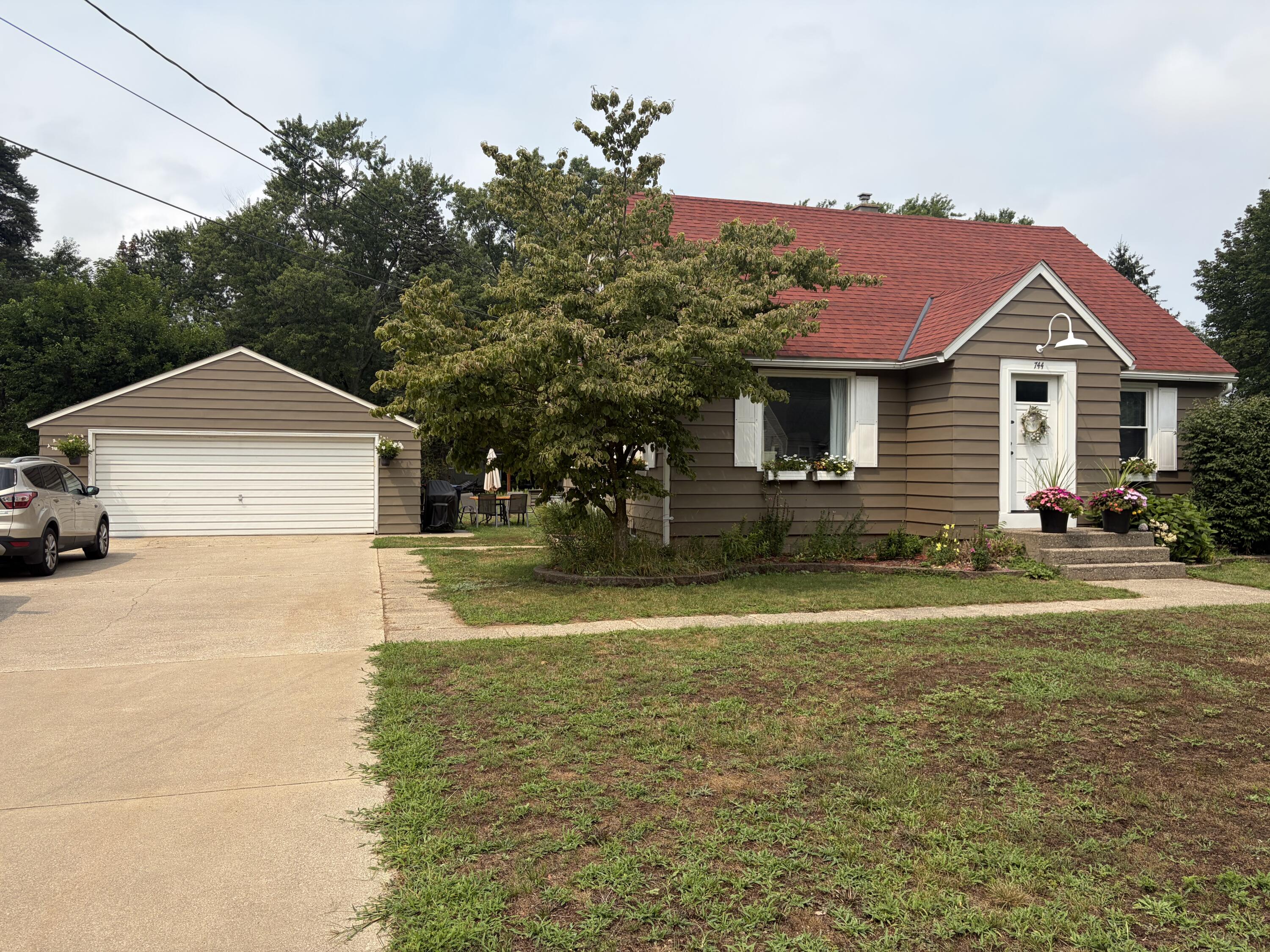 744 Aster Avenue Holland MI 49423