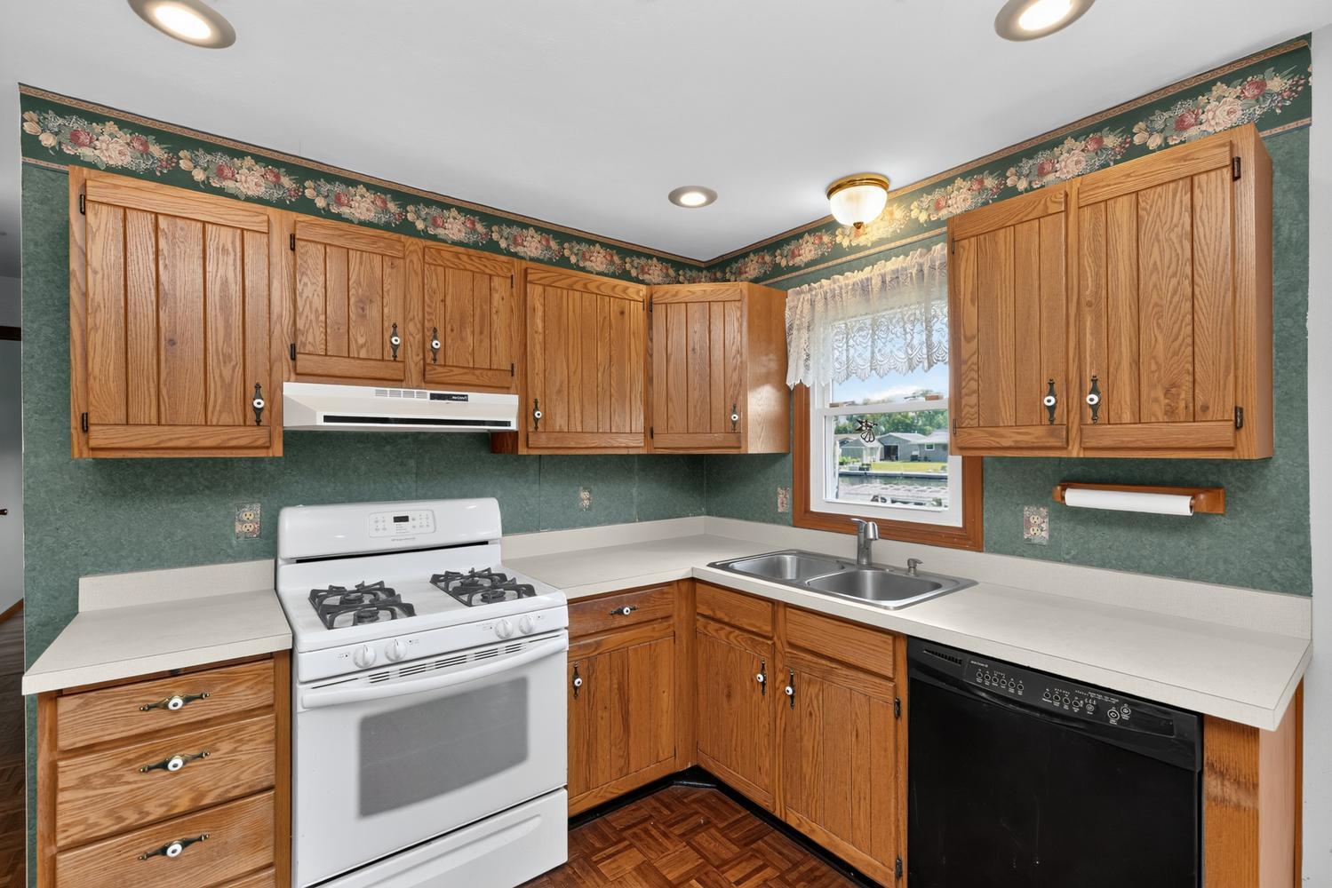68441 N Channel Parkway Edwardsburg MI 49112