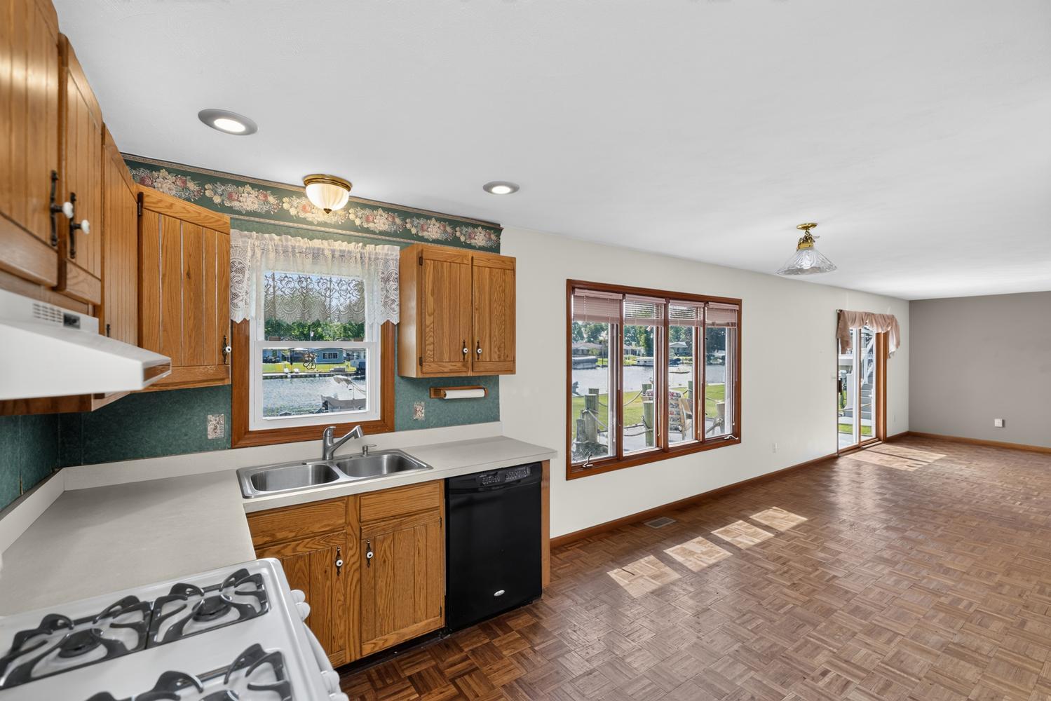 68441 N Channel Parkway Edwardsburg MI 49112