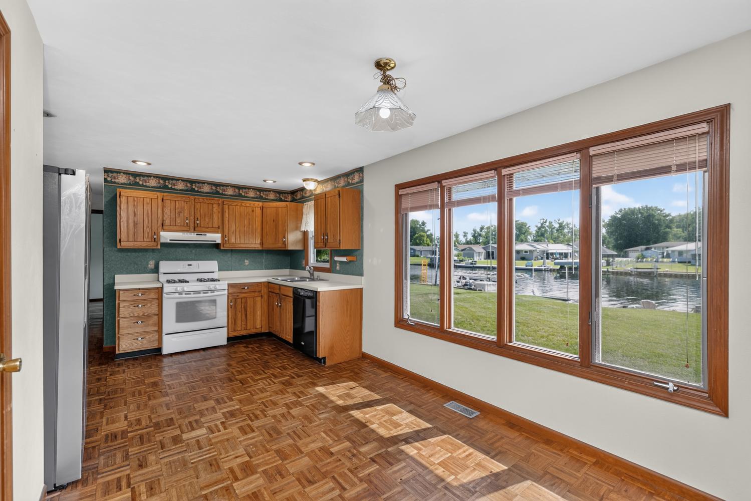 68441 N Channel Parkway Edwardsburg MI 49112
