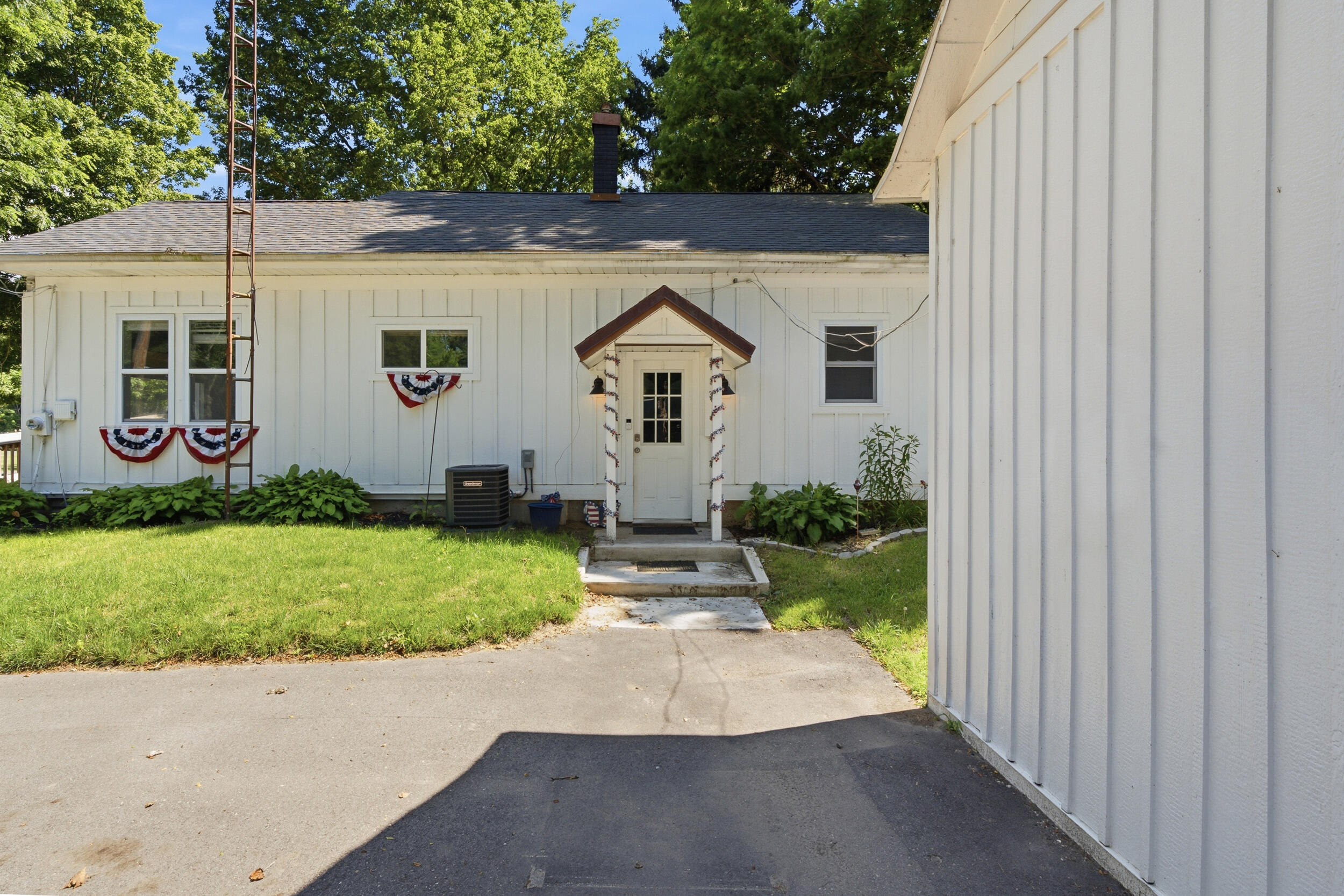 4136 Pier Road Benton Harbor MI 49022