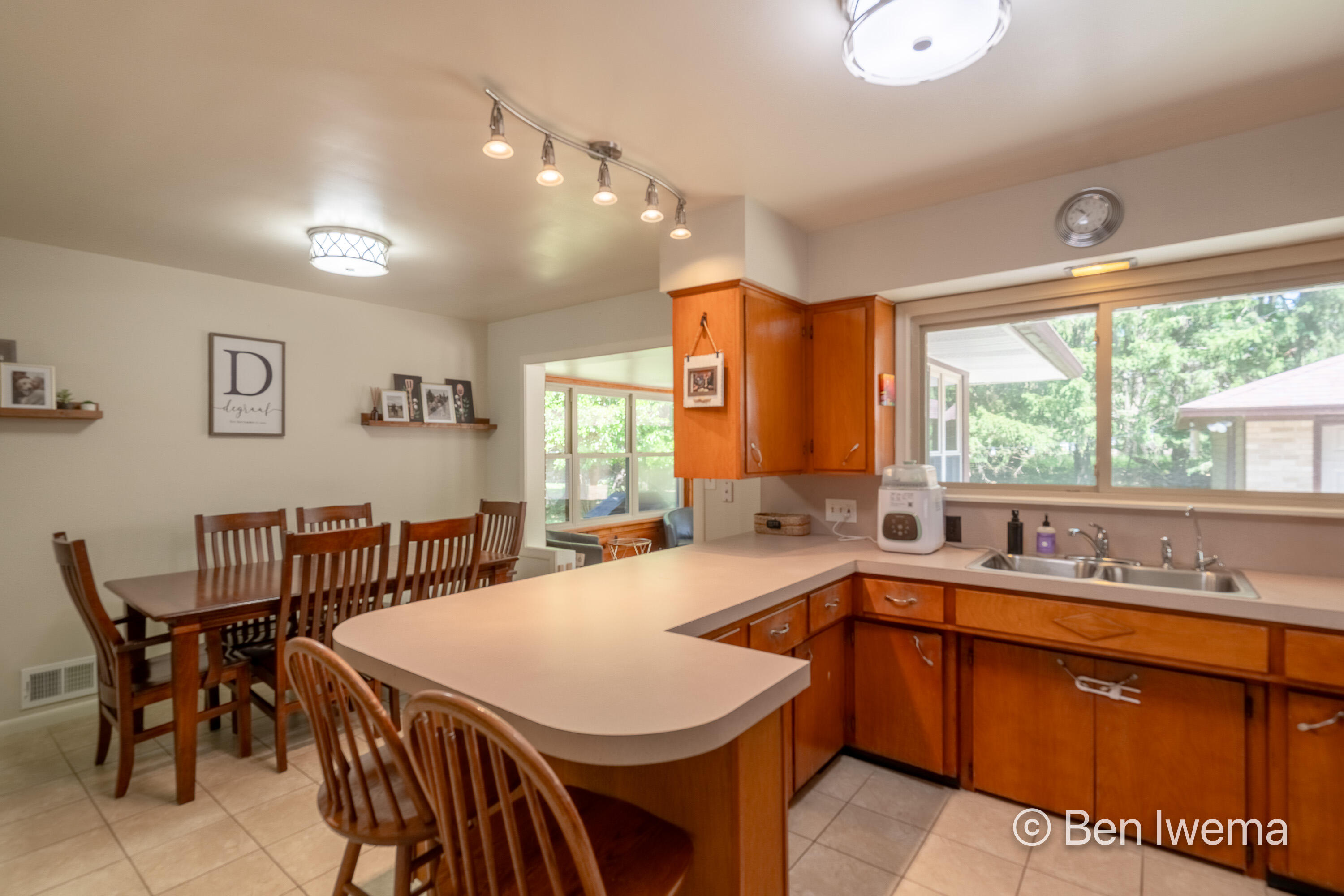 1010 Barber Terrace NW Grand Rapids MI 49504