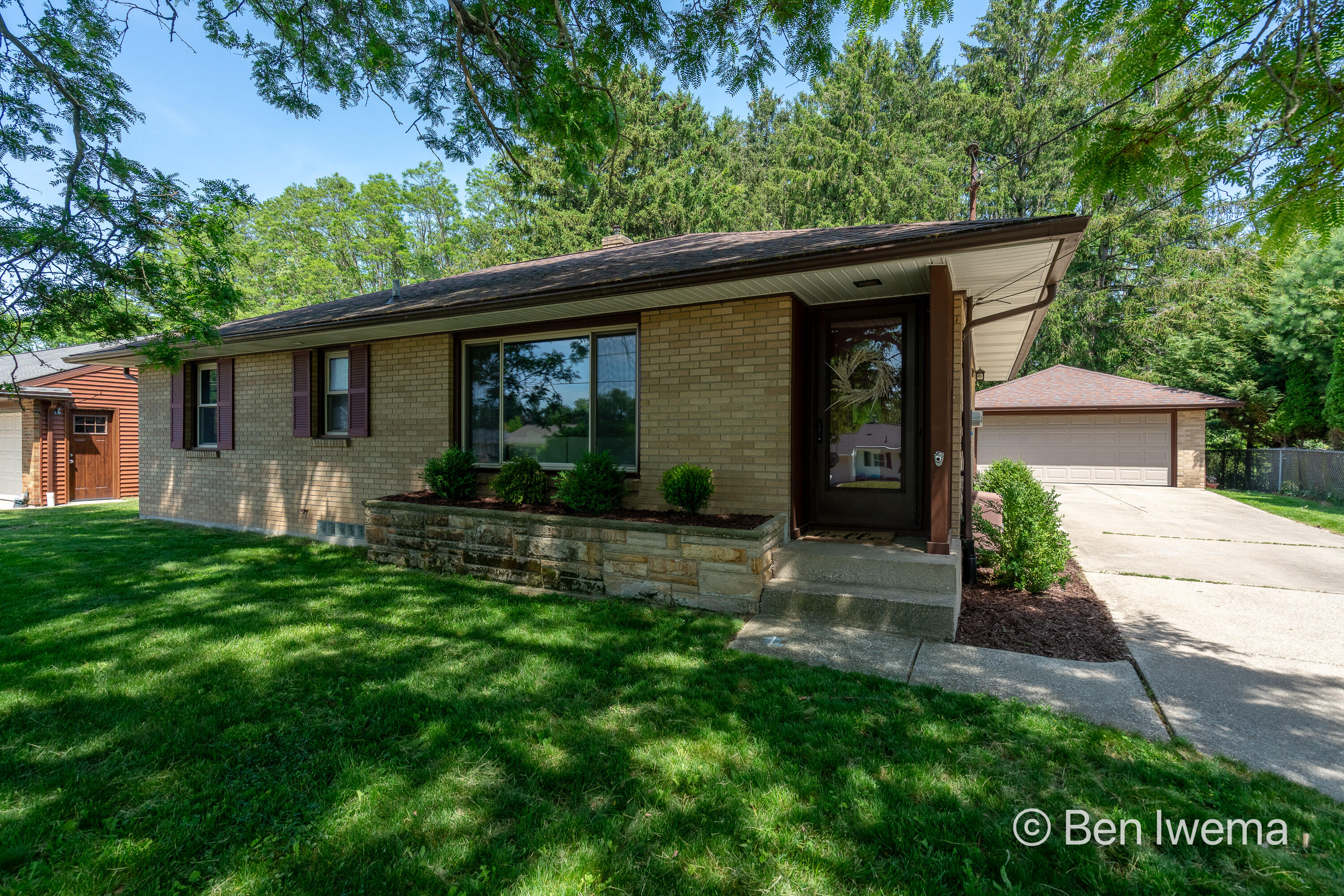 1010 Barber Terrace NW Grand Rapids MI 49504