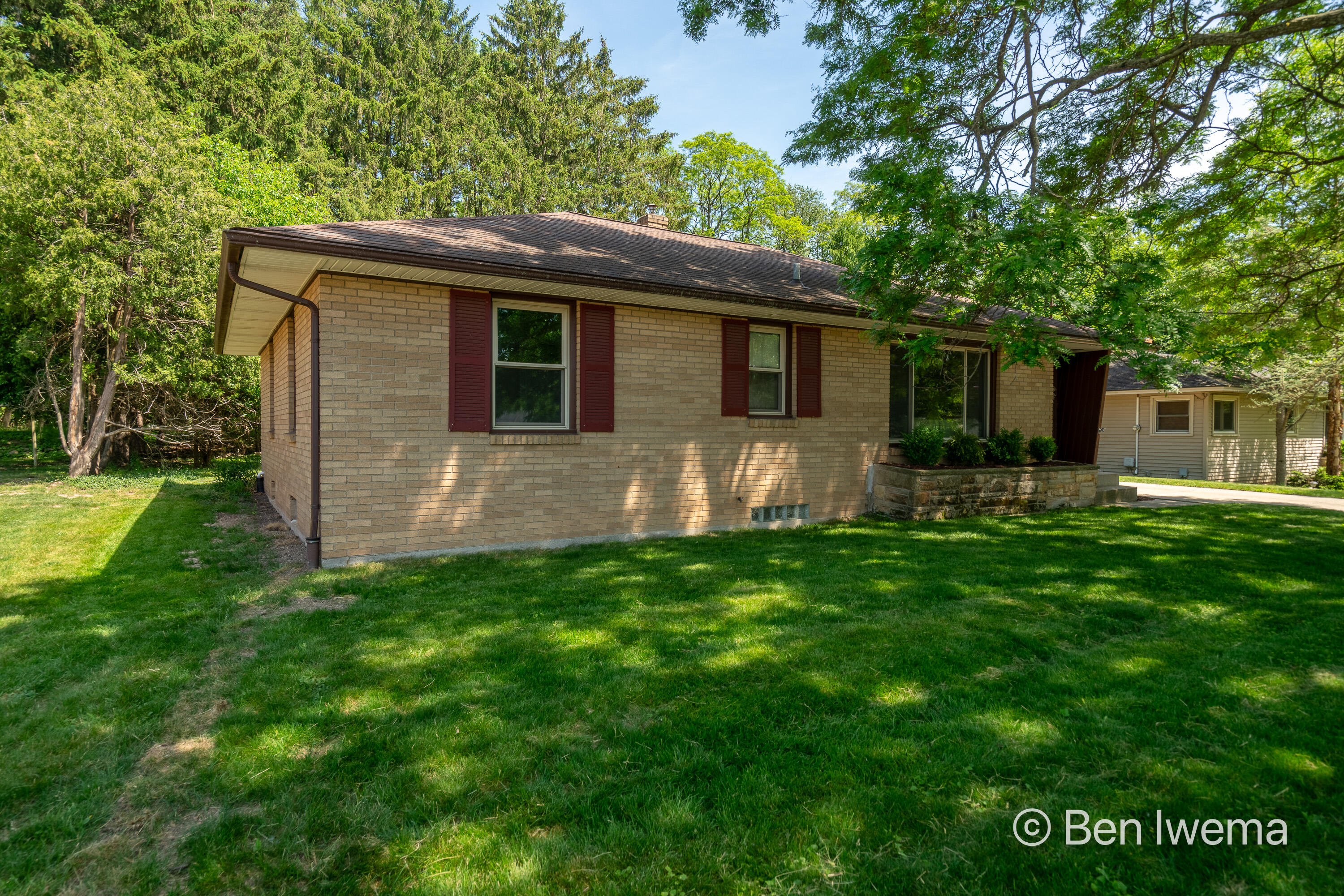 1010 Barber Terrace NW Grand Rapids MI 49504