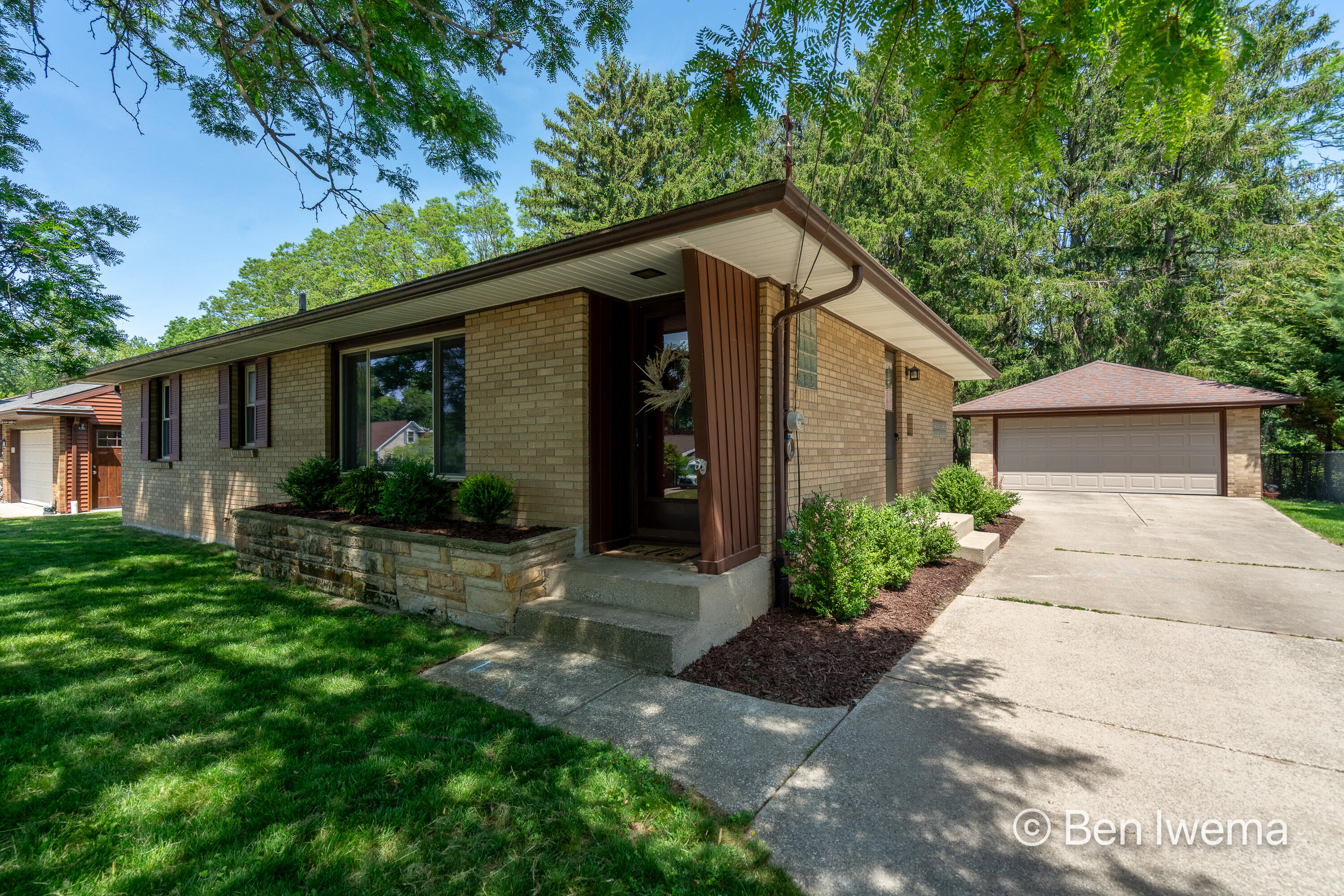 1010 Barber Terrace NW Grand Rapids MI 49504