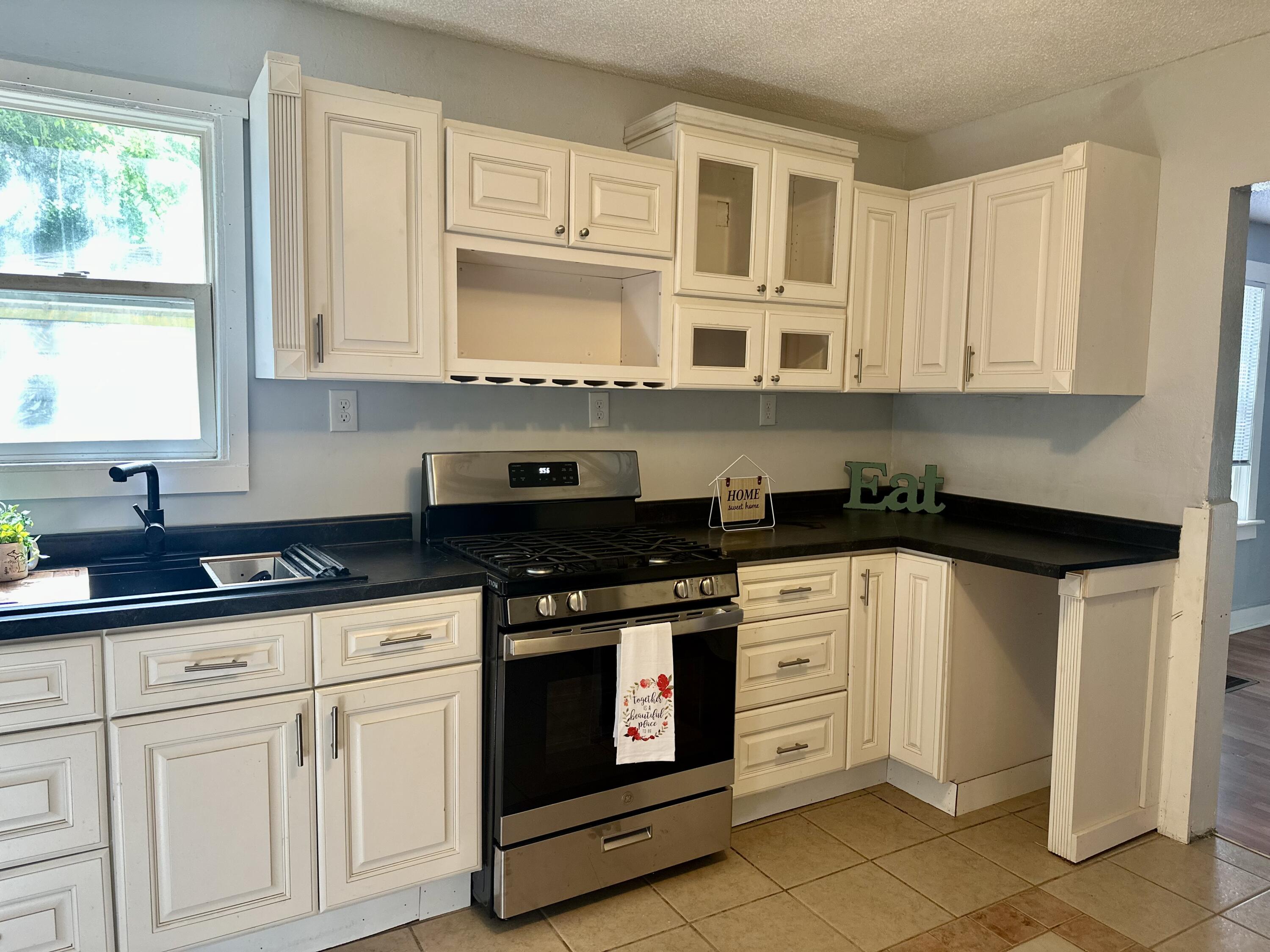 828 W Larch Avenue Muskegon MI 49441