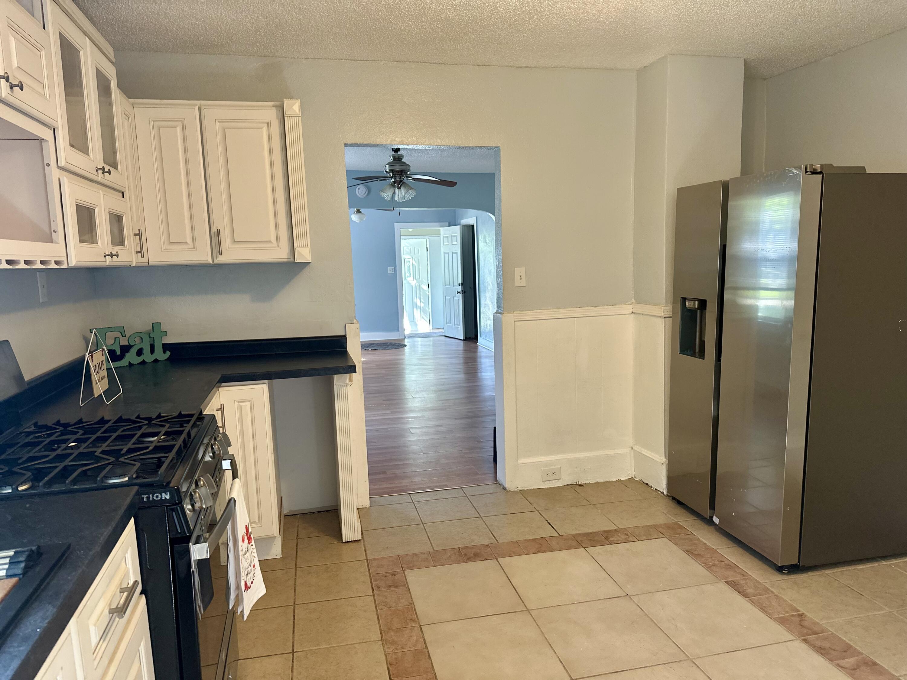 828 W Larch Avenue Muskegon MI 49441