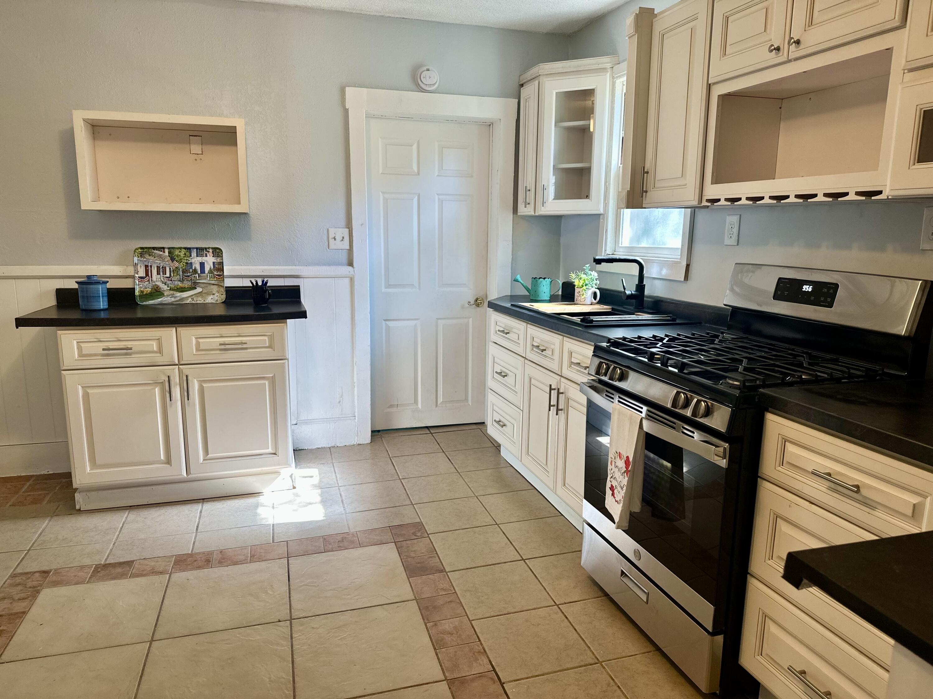 828 W Larch Avenue Muskegon MI 49441