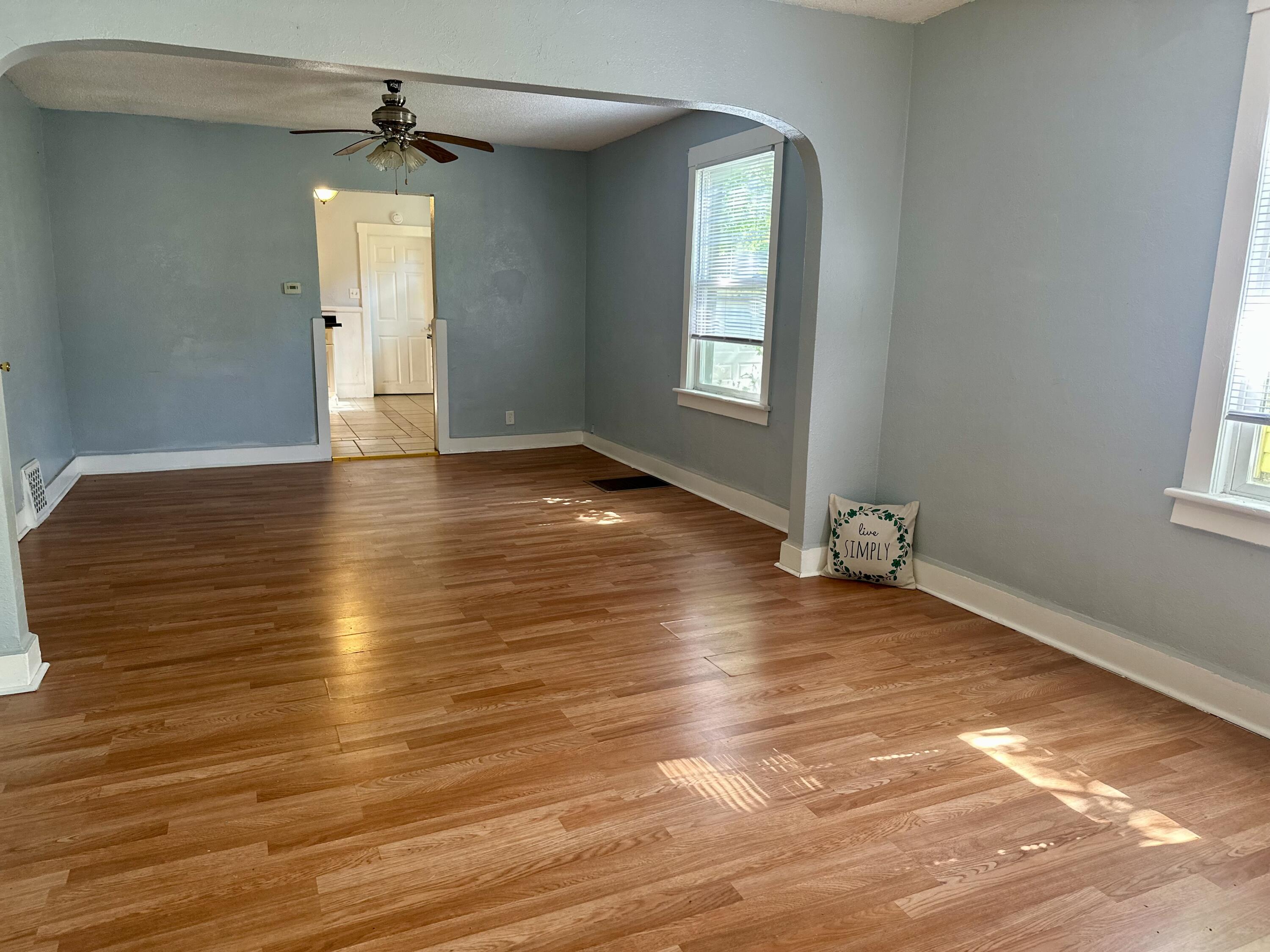 828 W Larch Avenue Muskegon MI 49441