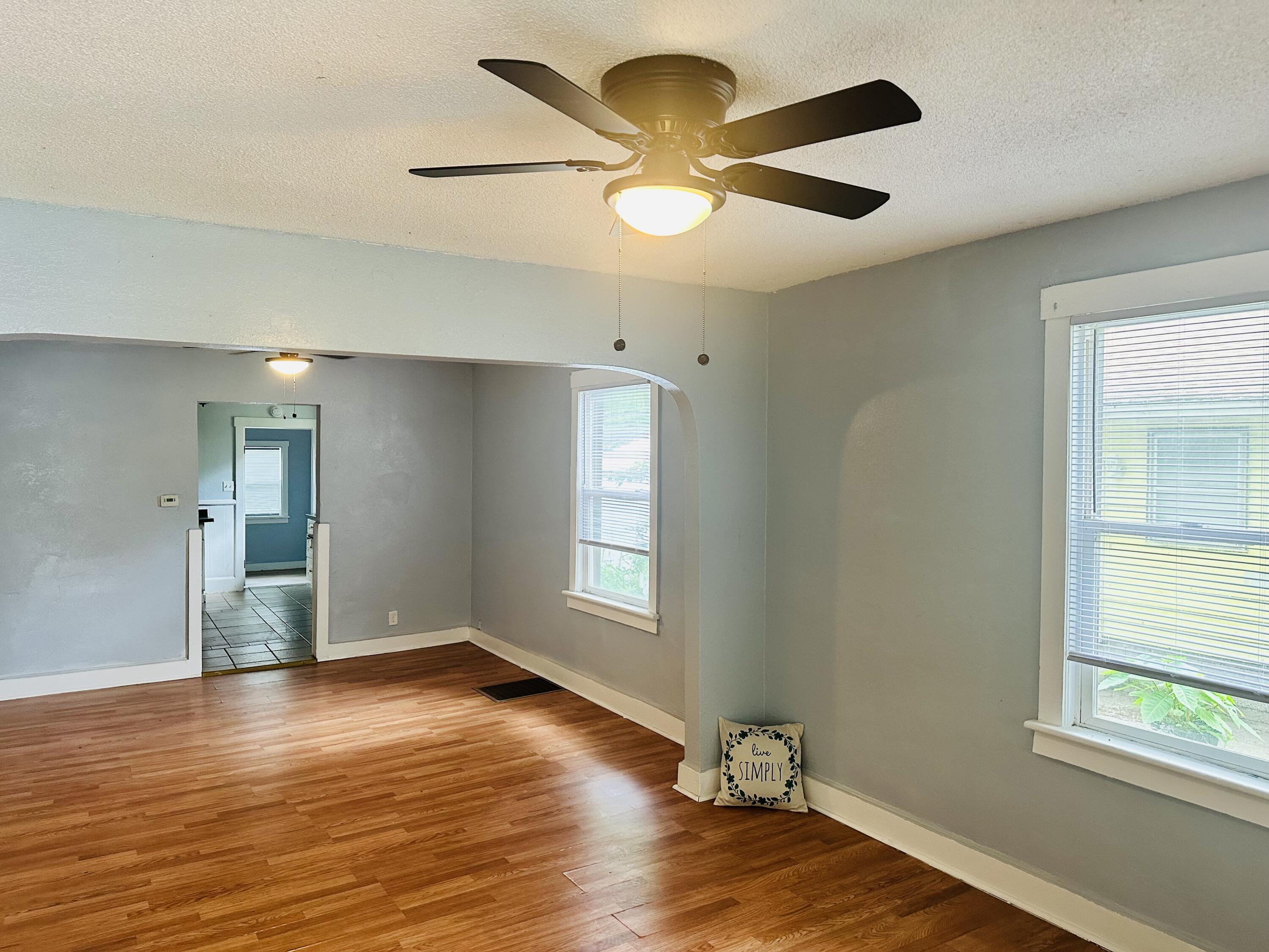 828 W Larch Avenue Muskegon MI 49441