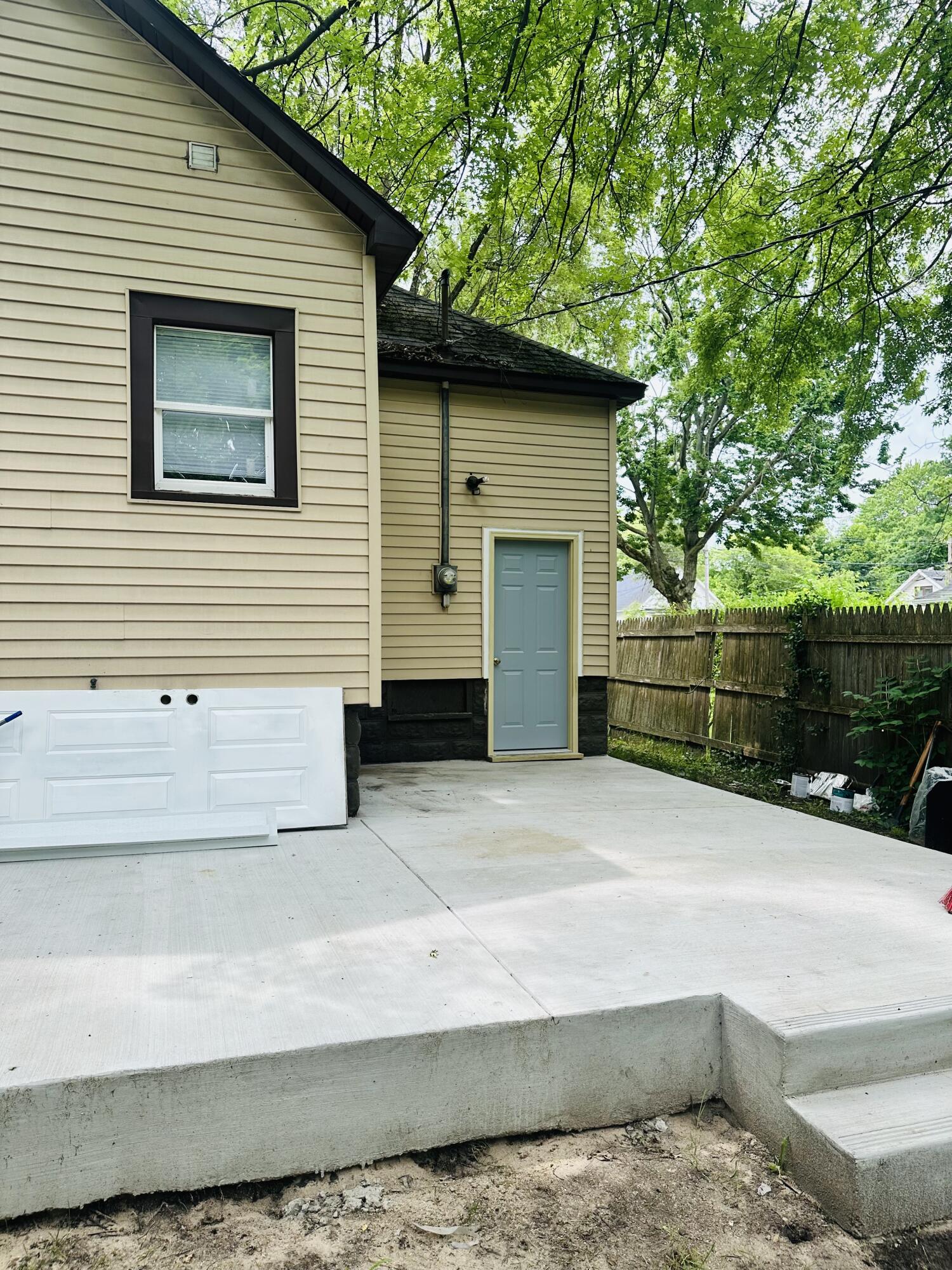 828 W Larch Avenue Muskegon MI 49441
