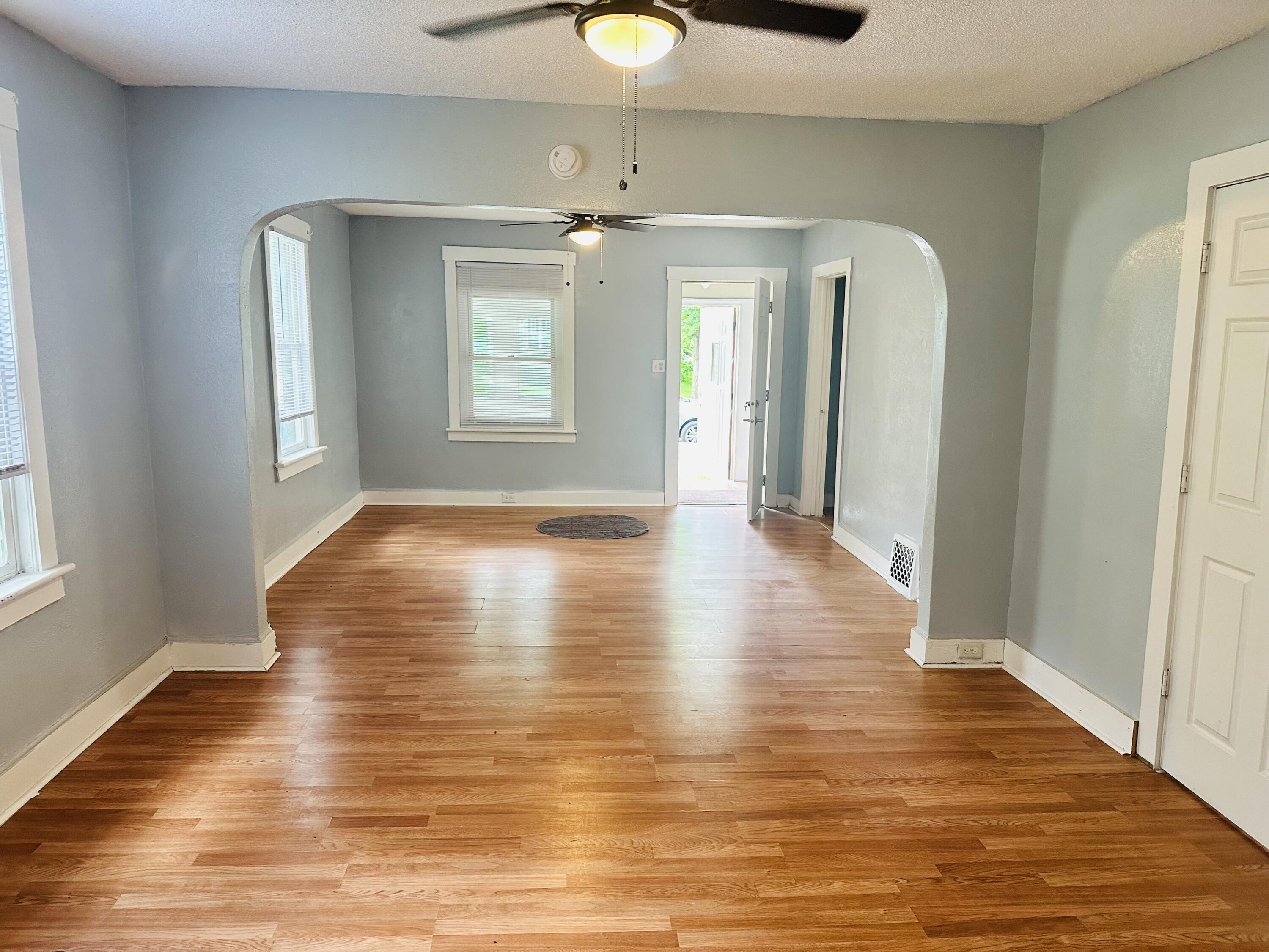 828 W Larch Avenue Muskegon MI 49441