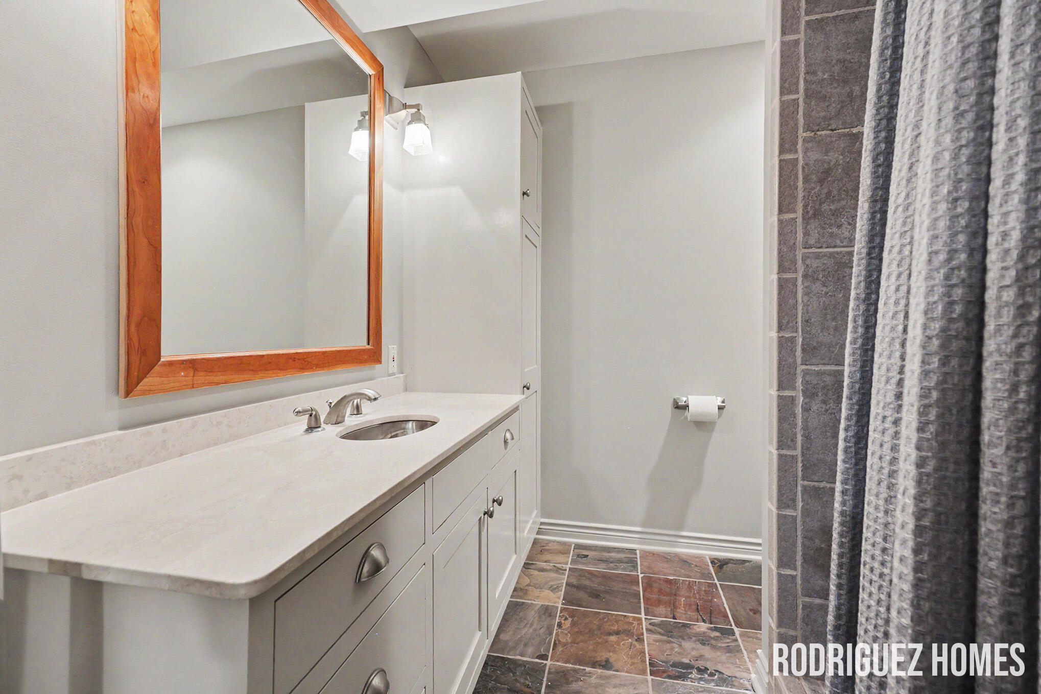 2246 Cascade Lakes Circle SE Grand Rapids MI 49546