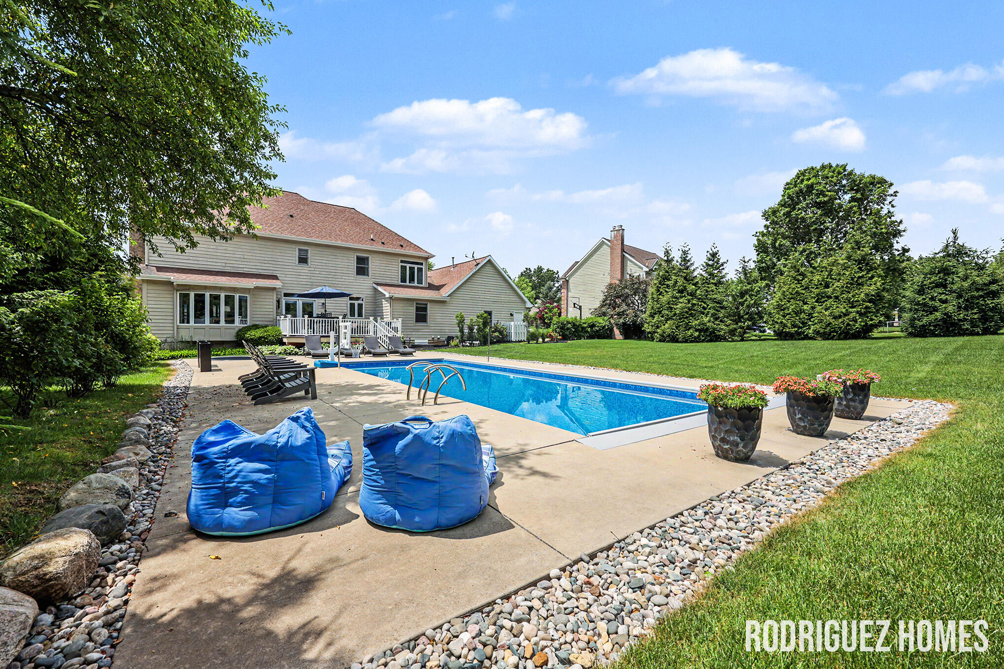 2246 Cascade Lakes Circle SE Grand Rapids MI 49546