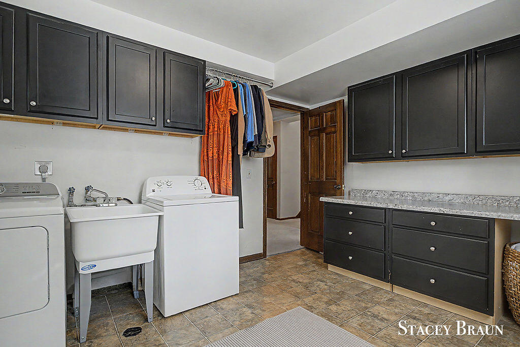 8264 Atlanta Court NE Rockford MI 49341