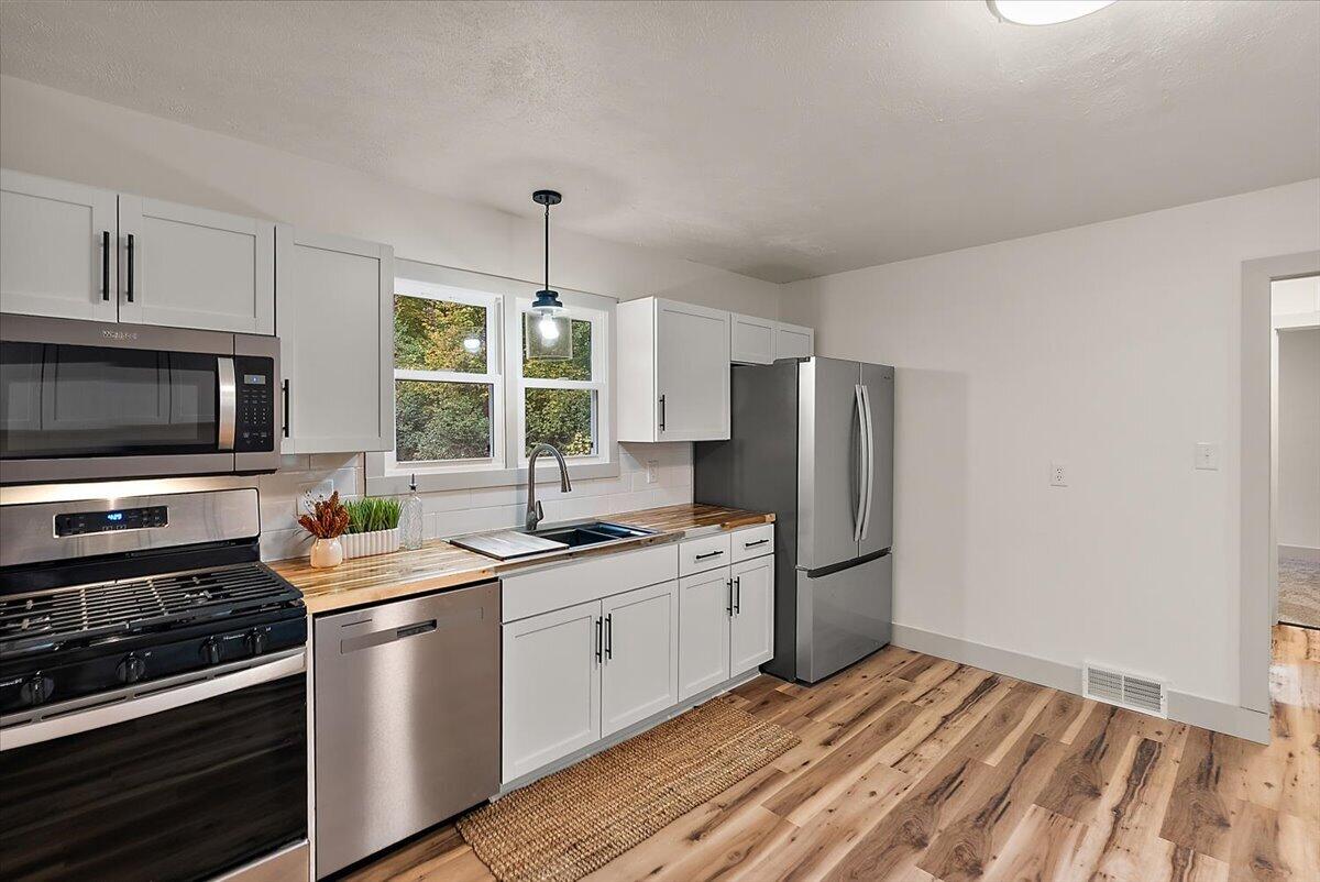 1285 W Mcmillan Road Muskegon MI 49445
