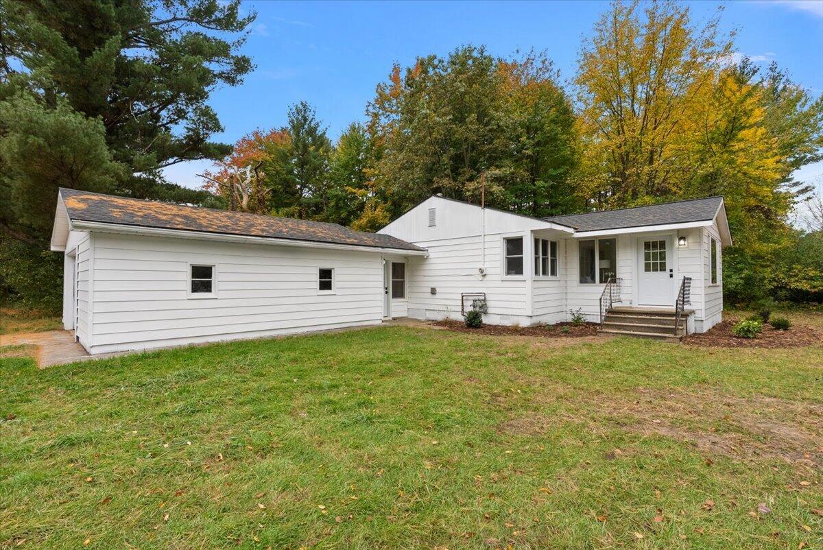 1285 W Mcmillan Road Muskegon MI 49445