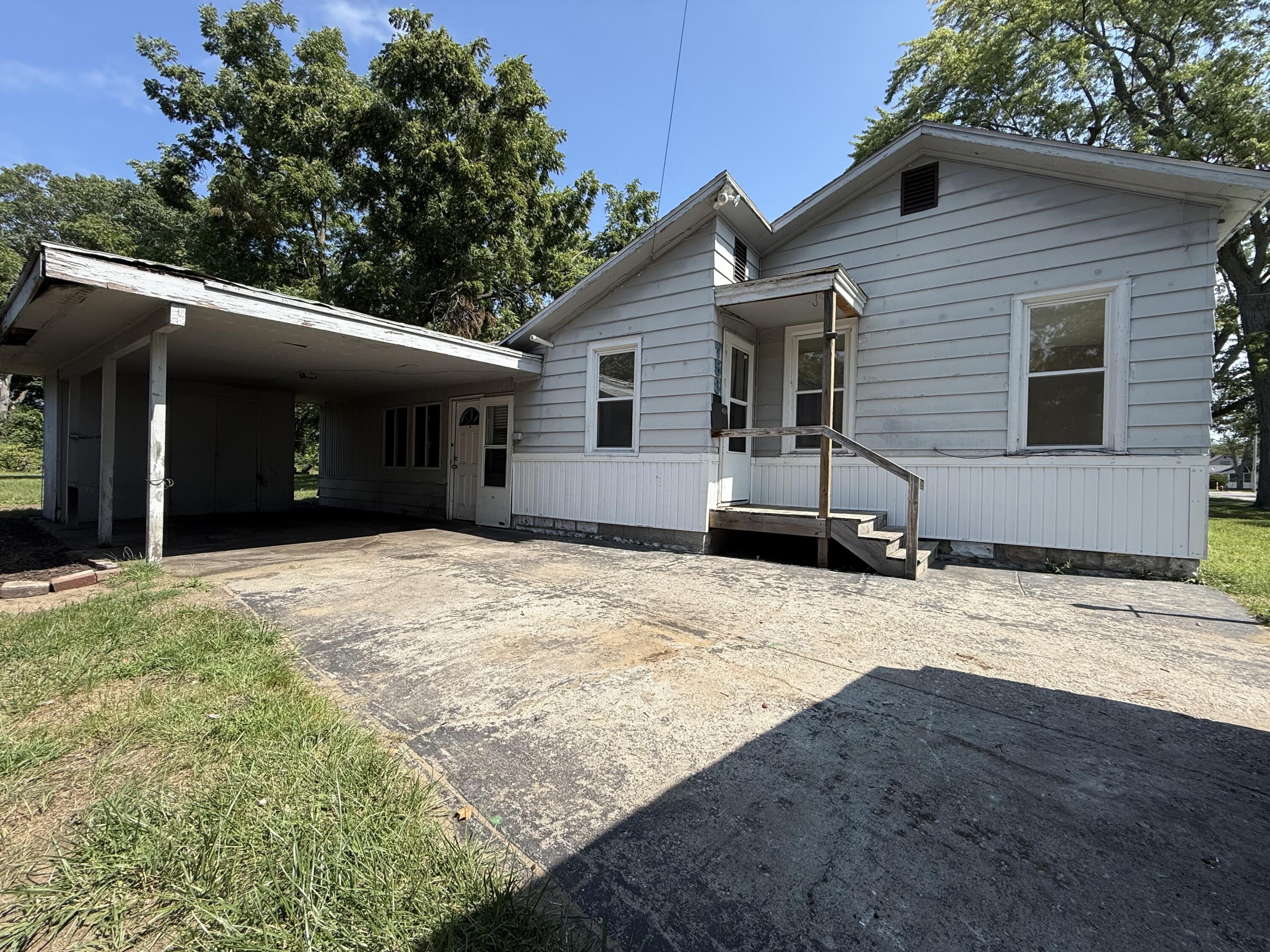 758 Oak Avenue Muskegon MI 49442