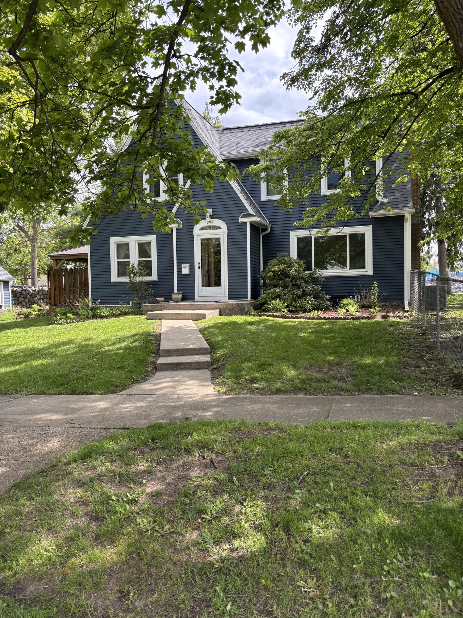 904 Homecrest Avenue Kalamazoo MI 49001