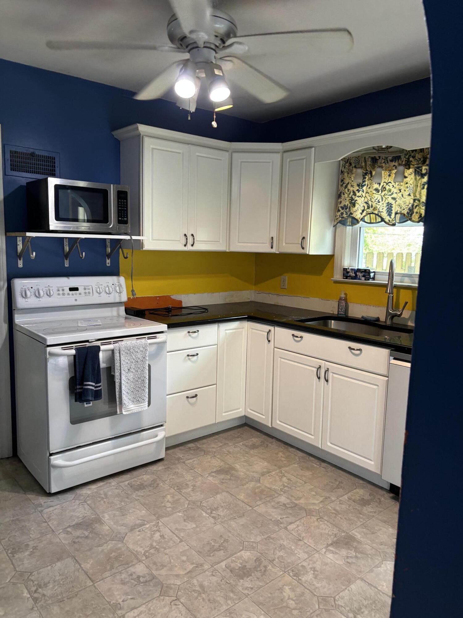 904 Homecrest Avenue Kalamazoo MI 49001