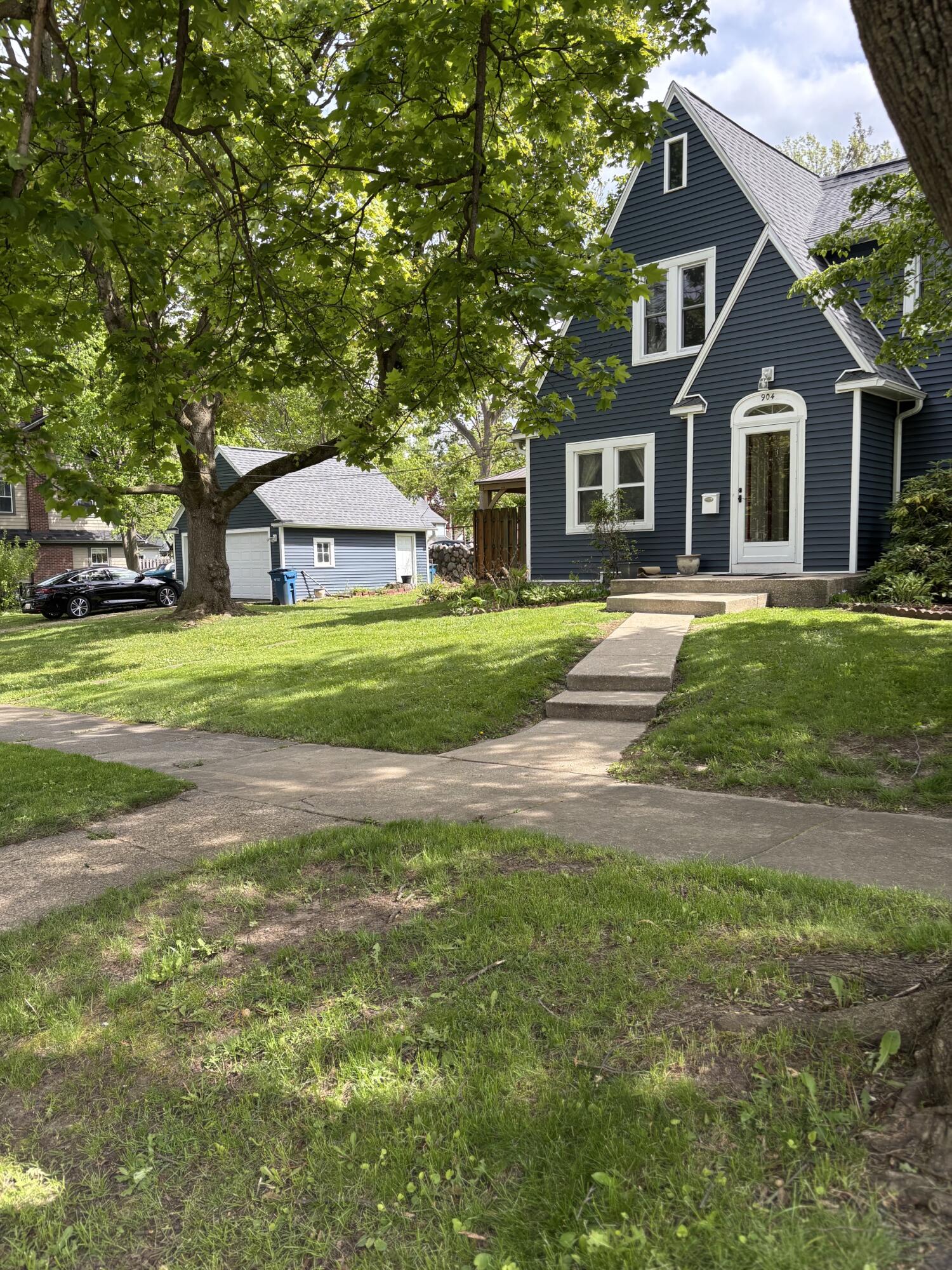 904 Homecrest Avenue Kalamazoo MI 49001