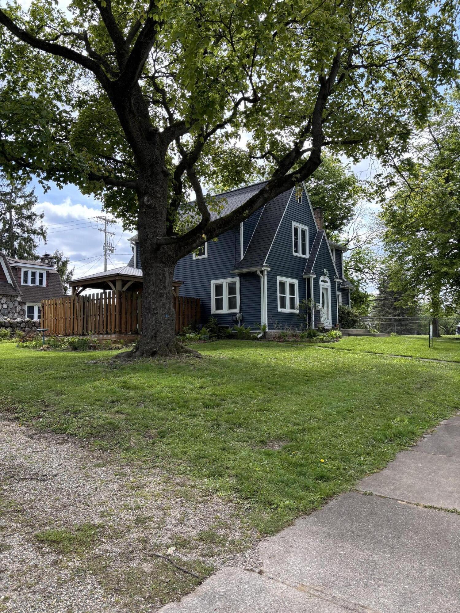 904 Homecrest Avenue Kalamazoo MI 49001