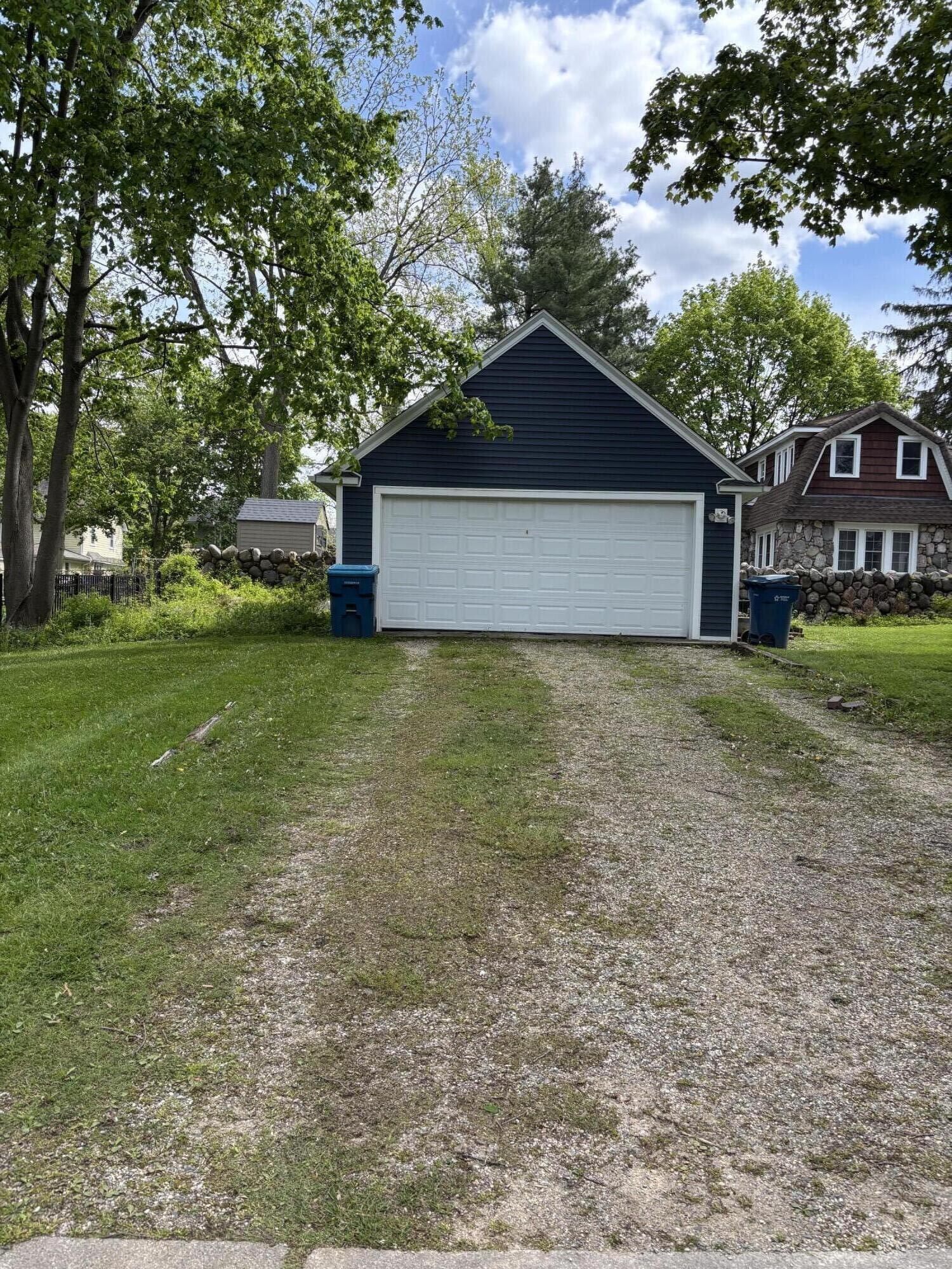 904 Homecrest Avenue Kalamazoo MI 49001