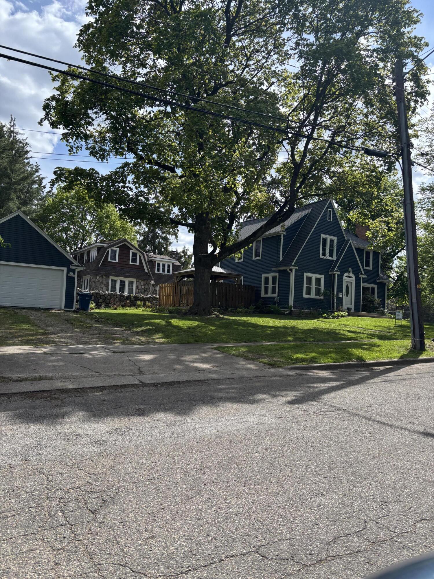 904 Homecrest Avenue Kalamazoo MI 49001