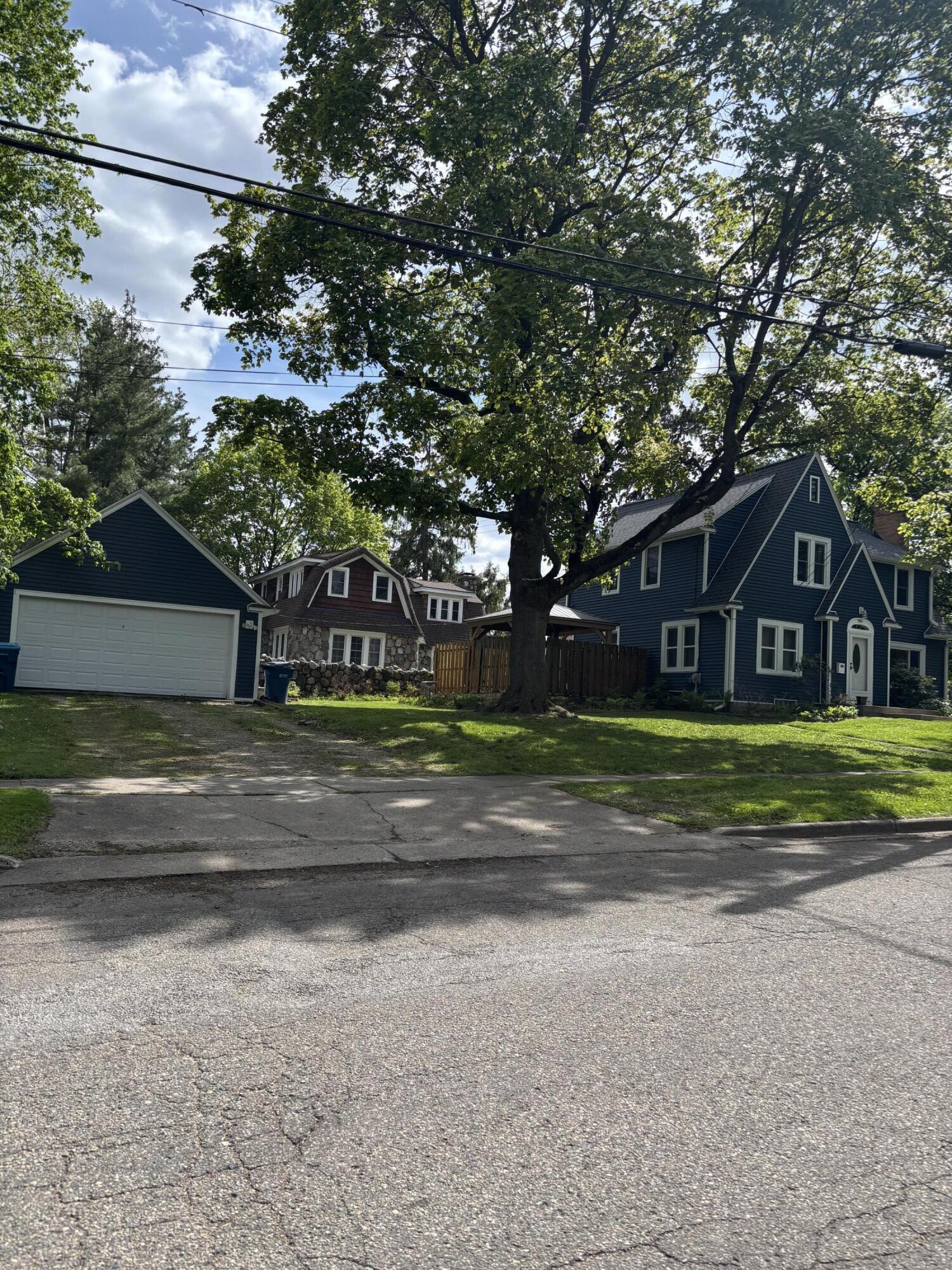 904 Homecrest Avenue Kalamazoo MI 49001