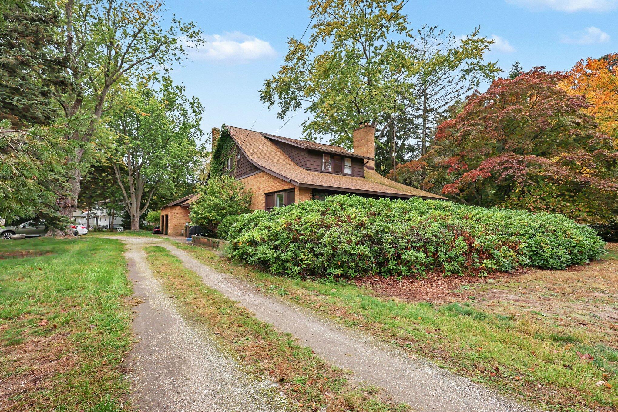 1739 Hendrick Road Norton Shores MI 49441