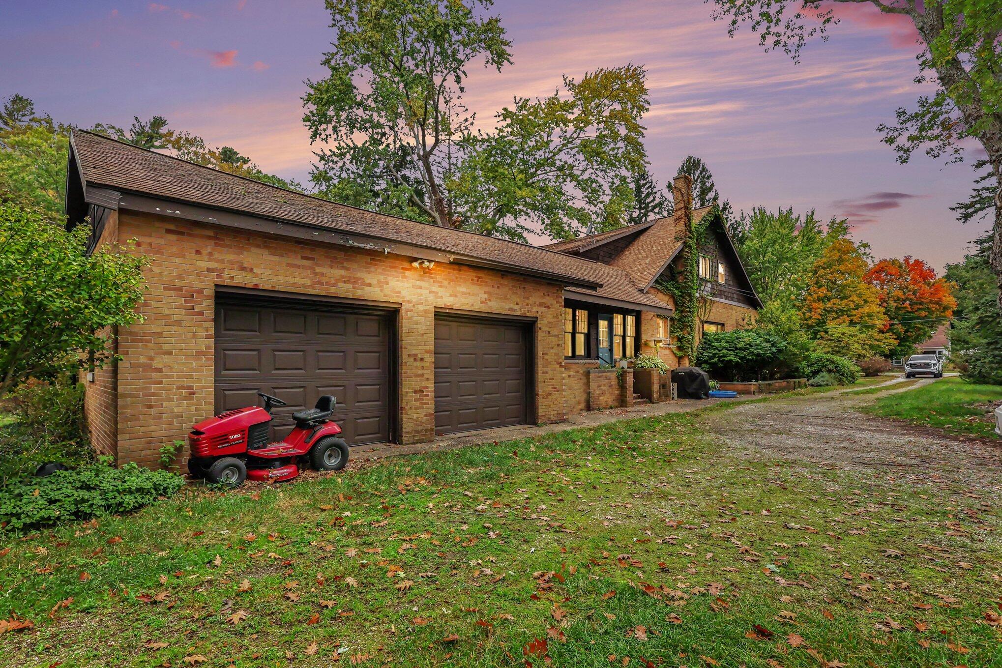1739 Hendrick Road Norton Shores MI 49441