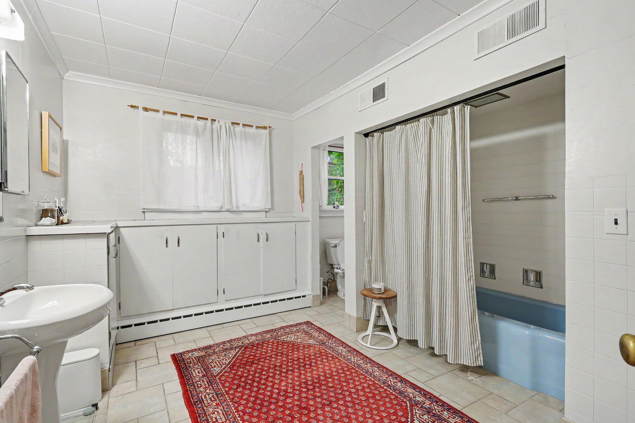 1739 Hendrick Road Norton Shores MI 49441