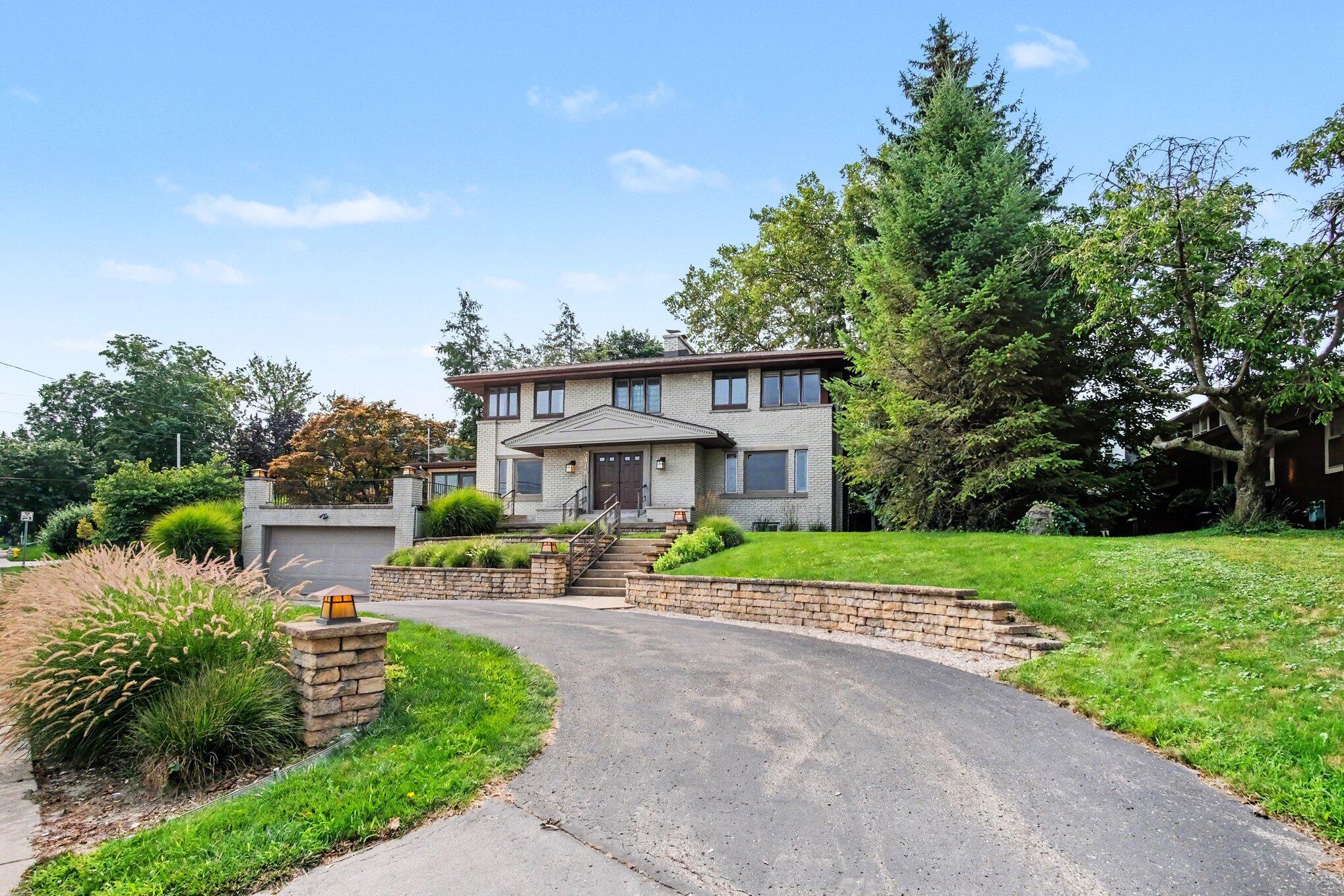 2318 Lake Drive SE East Grand Rapids MI 49506